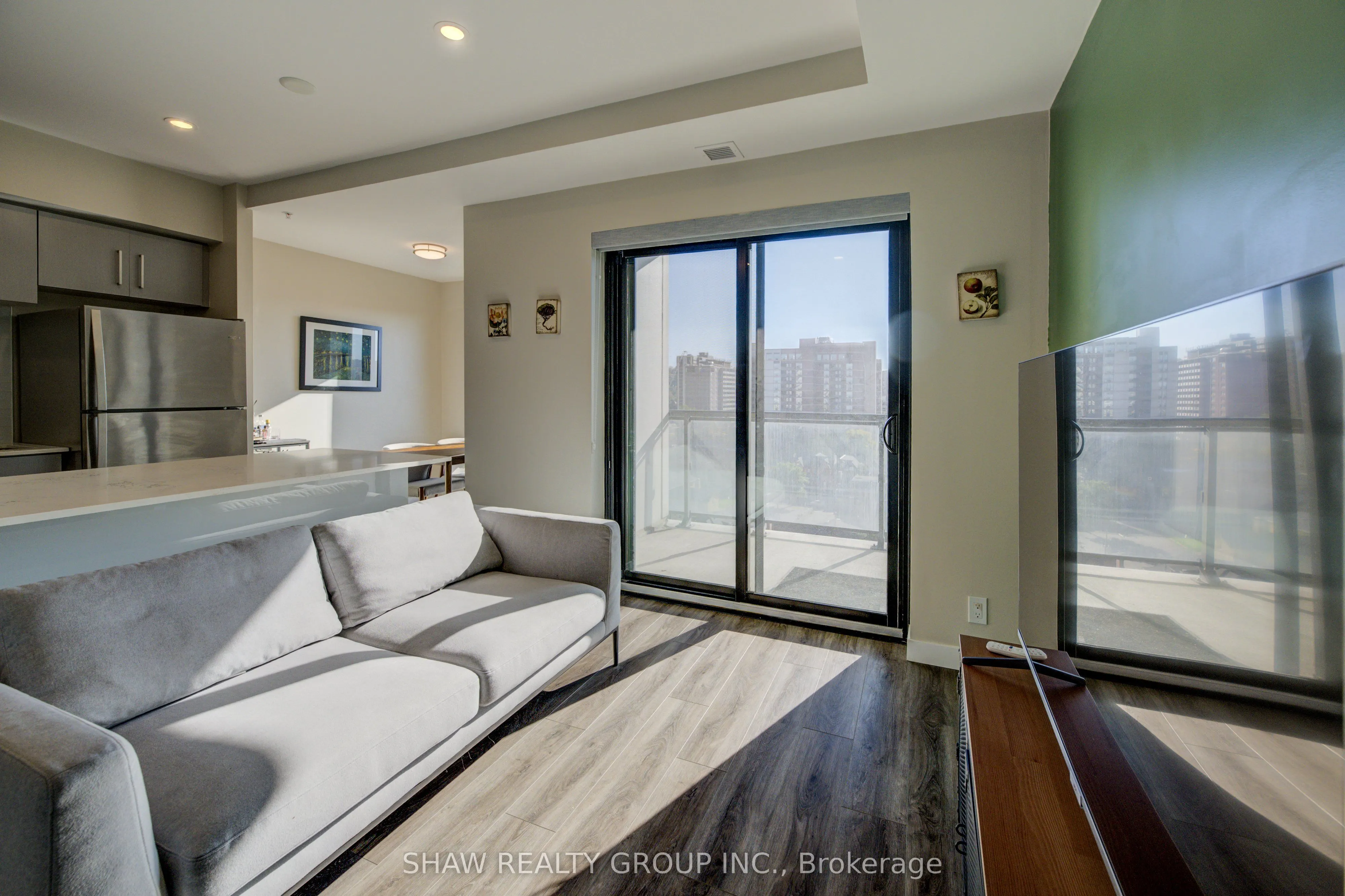 15 Queen Street S, #1015