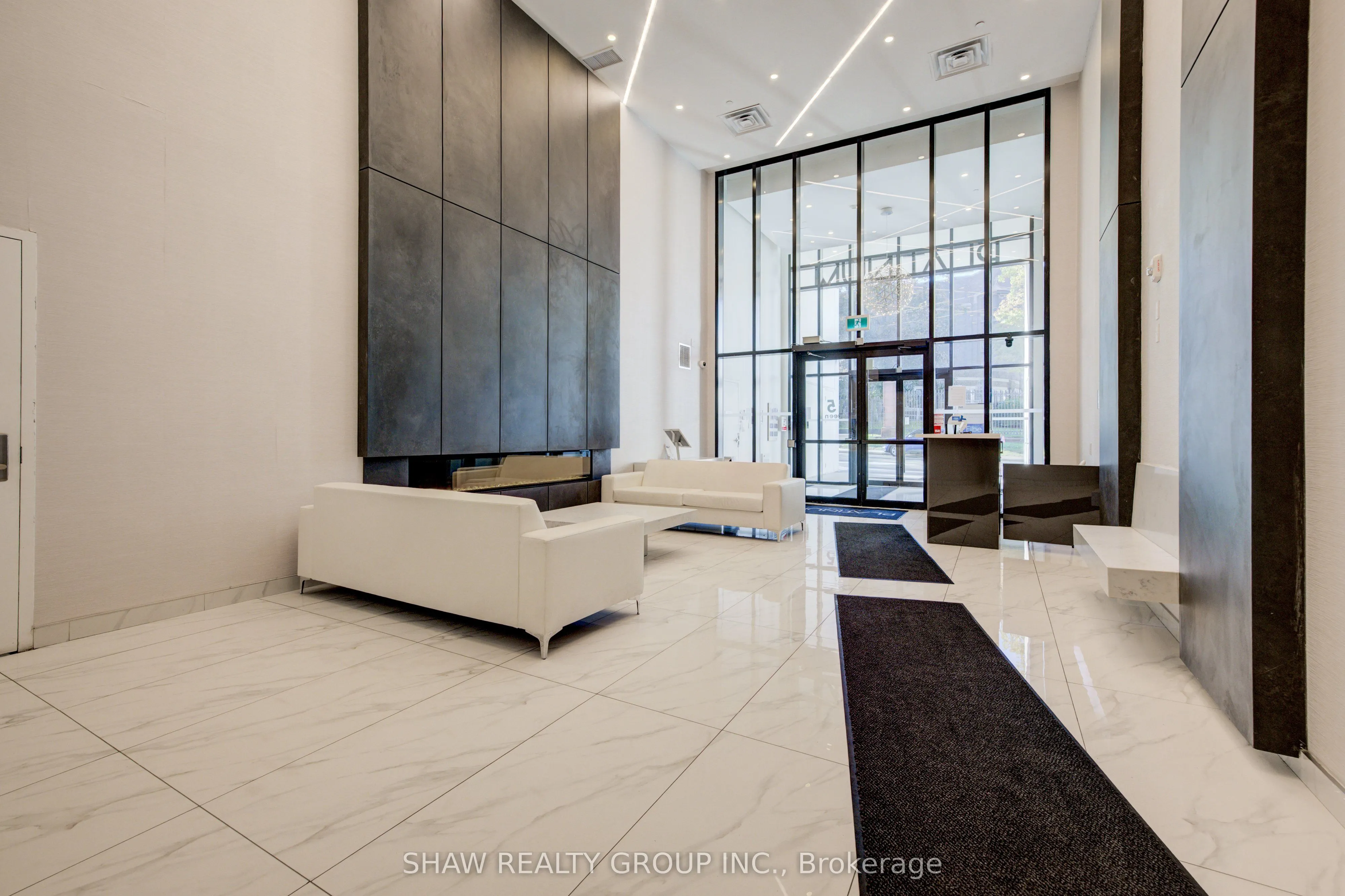 15 Queen Street S, #1015