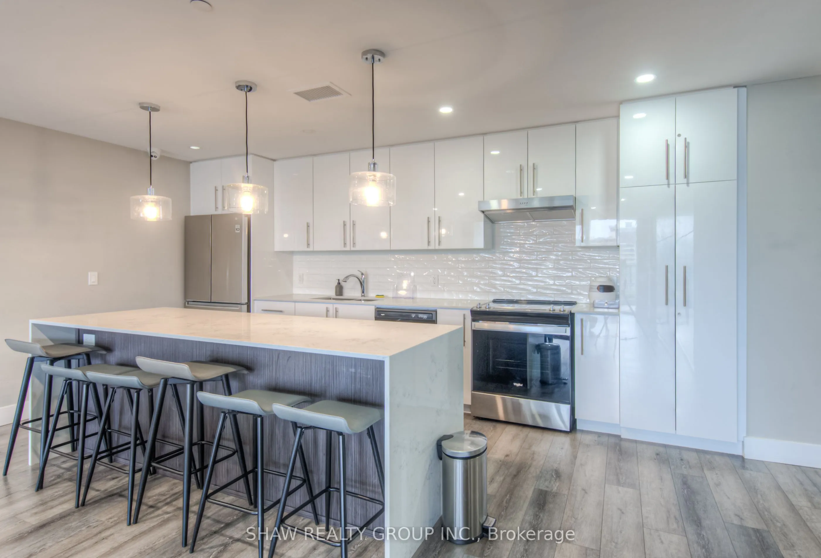 15 Queen Street S, #1015