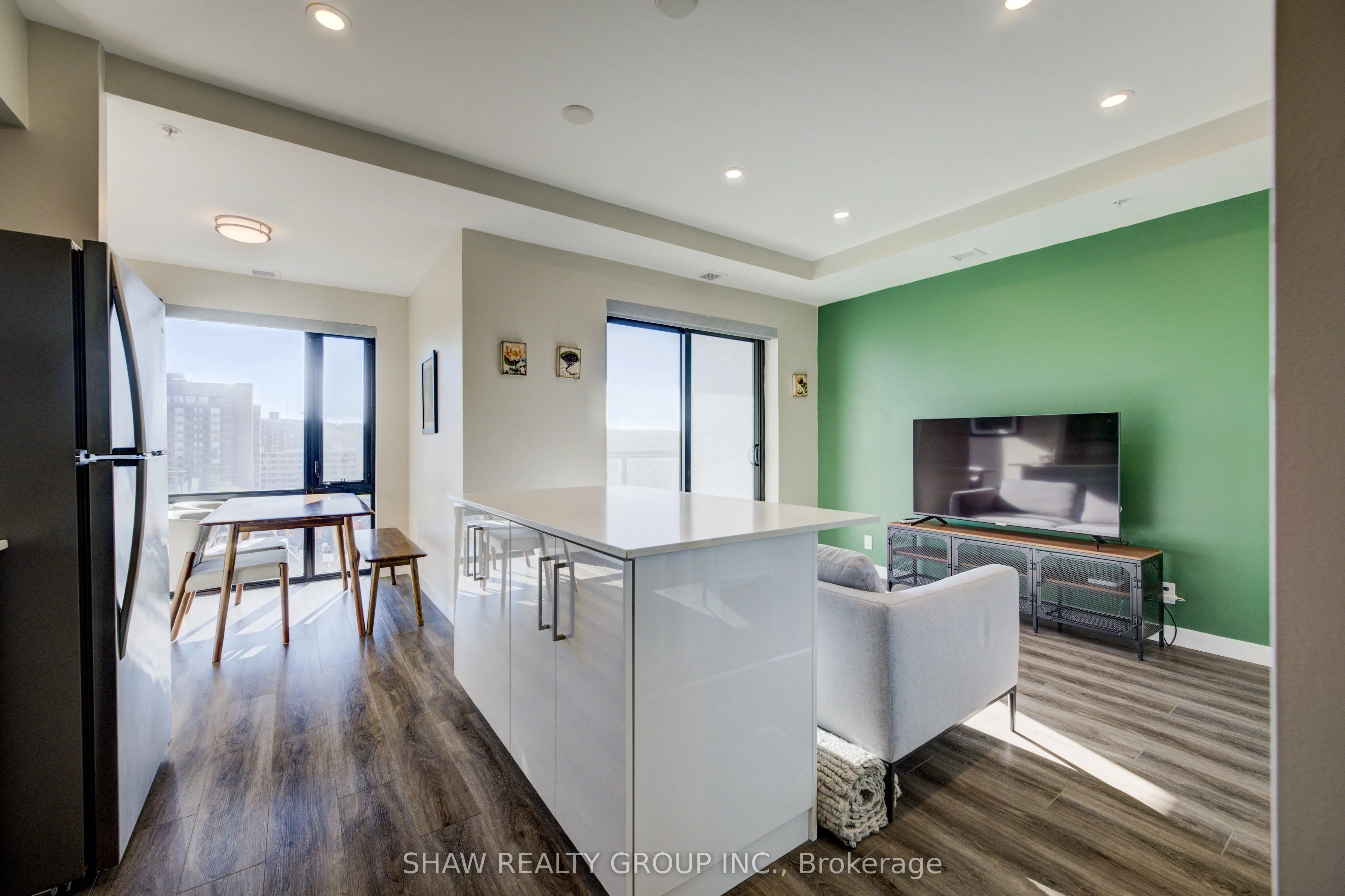 15 Queen Street S, #1015