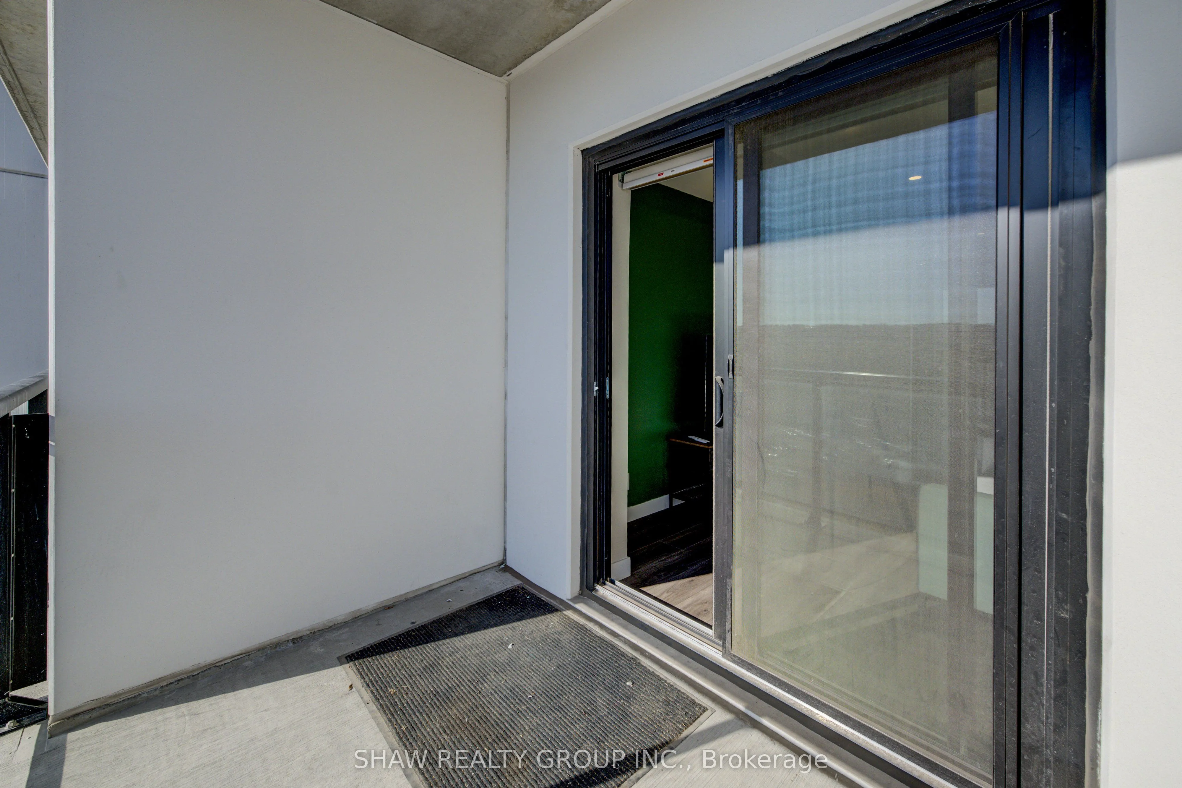 15 Queen Street S, #1015