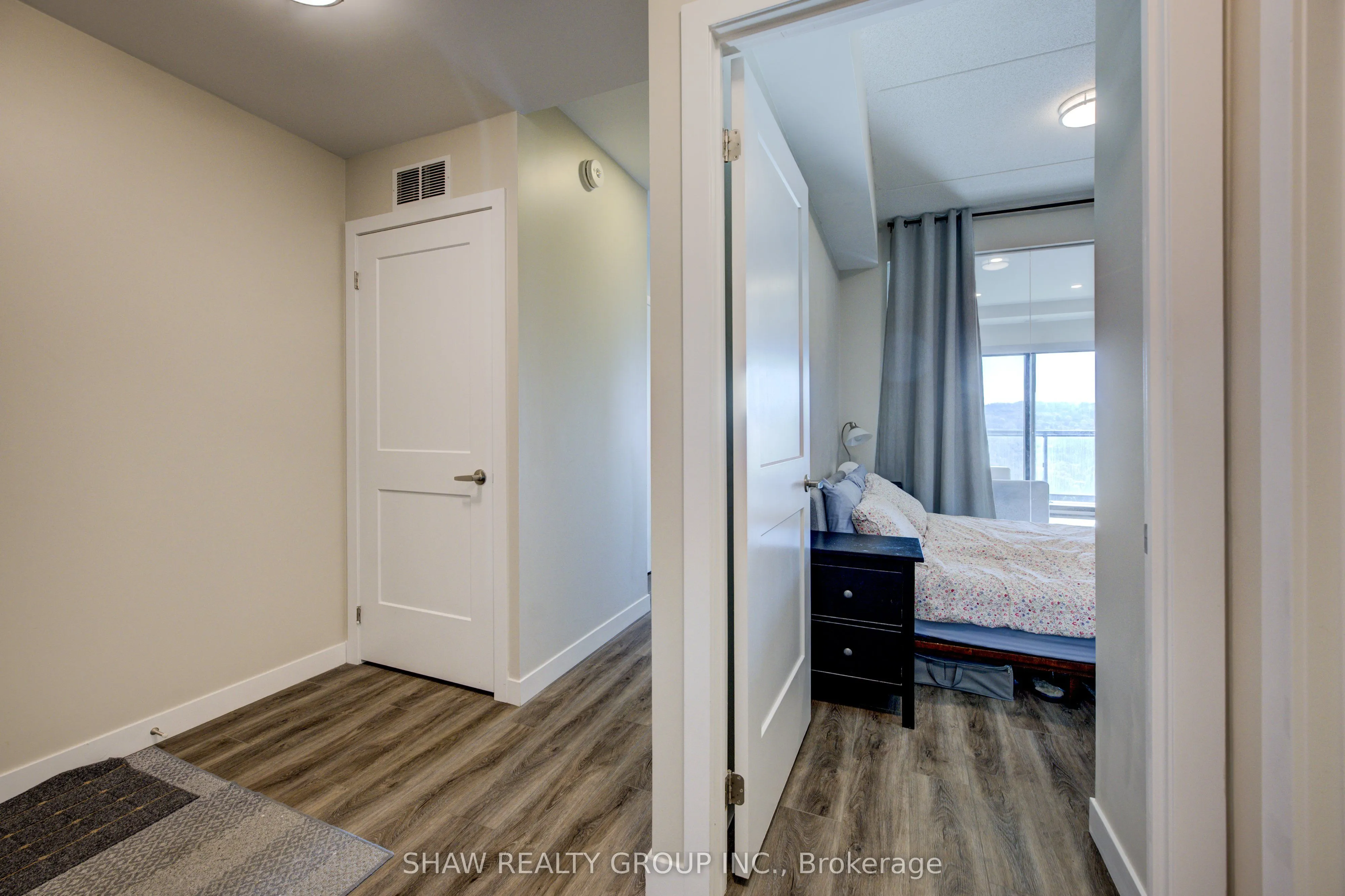 15 Queen Street S, #1015