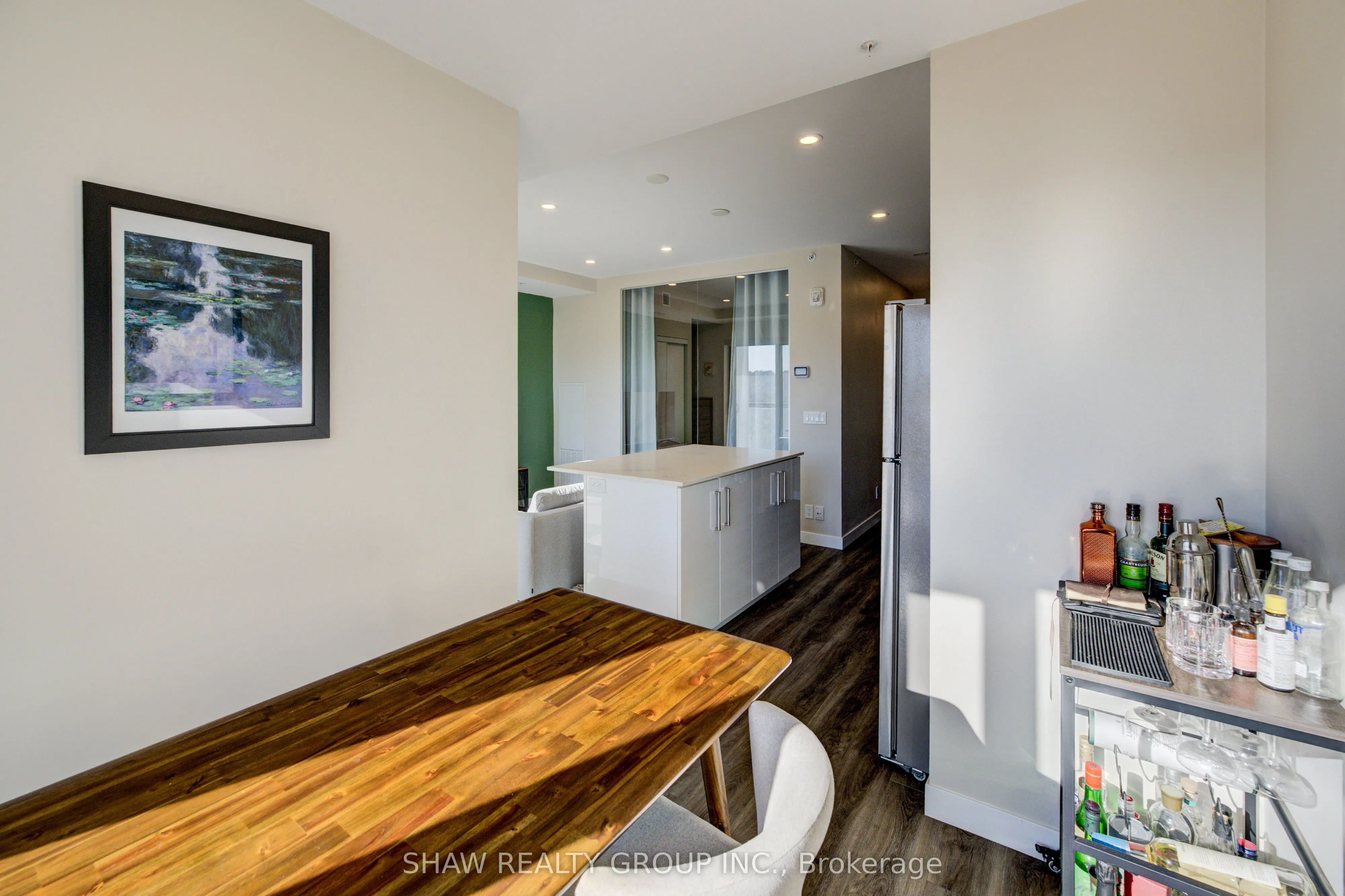 15 Queen Street S, #1015