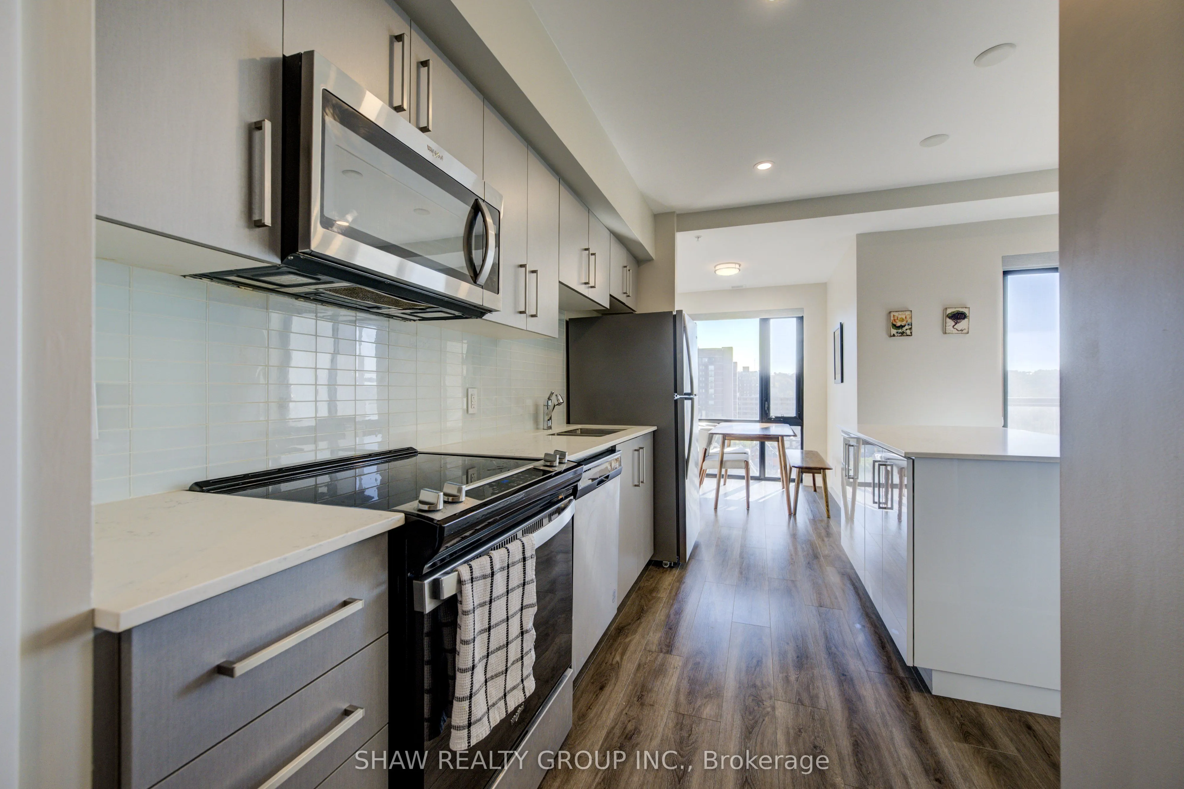 15 Queen Street S, #1015