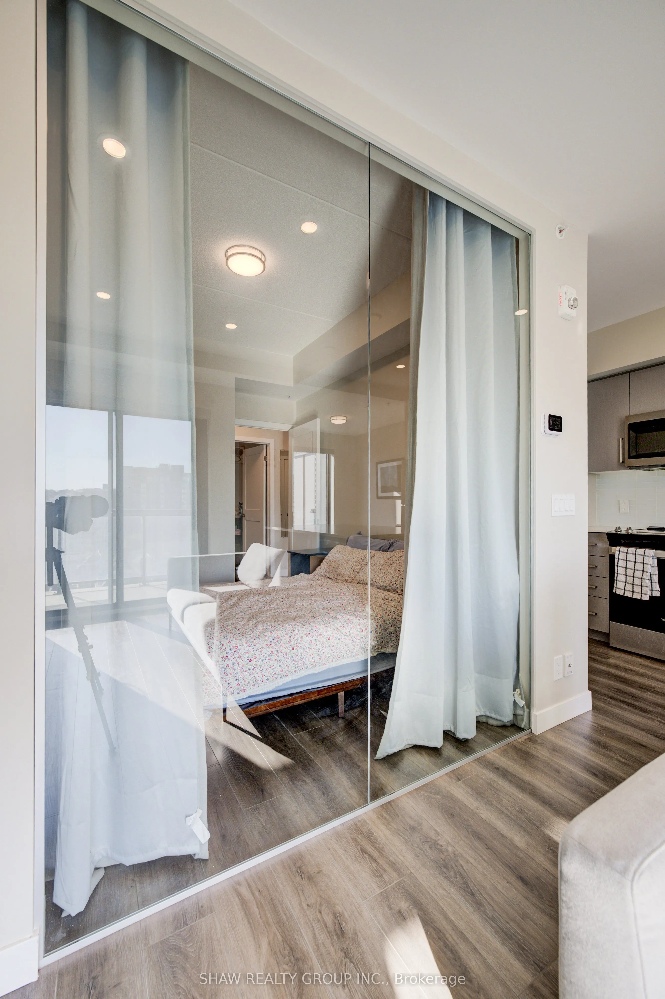 15 Queen Street S, #1015