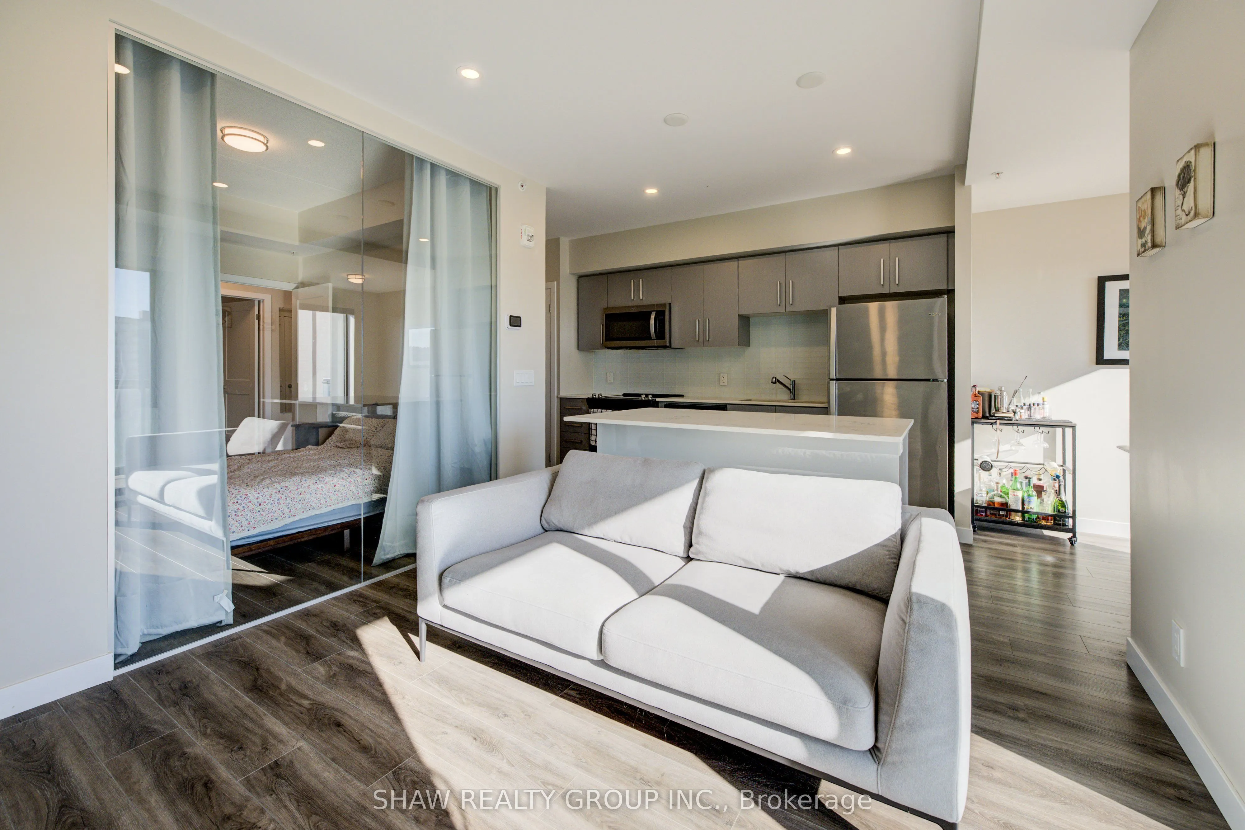 15 Queen Street S, #1015