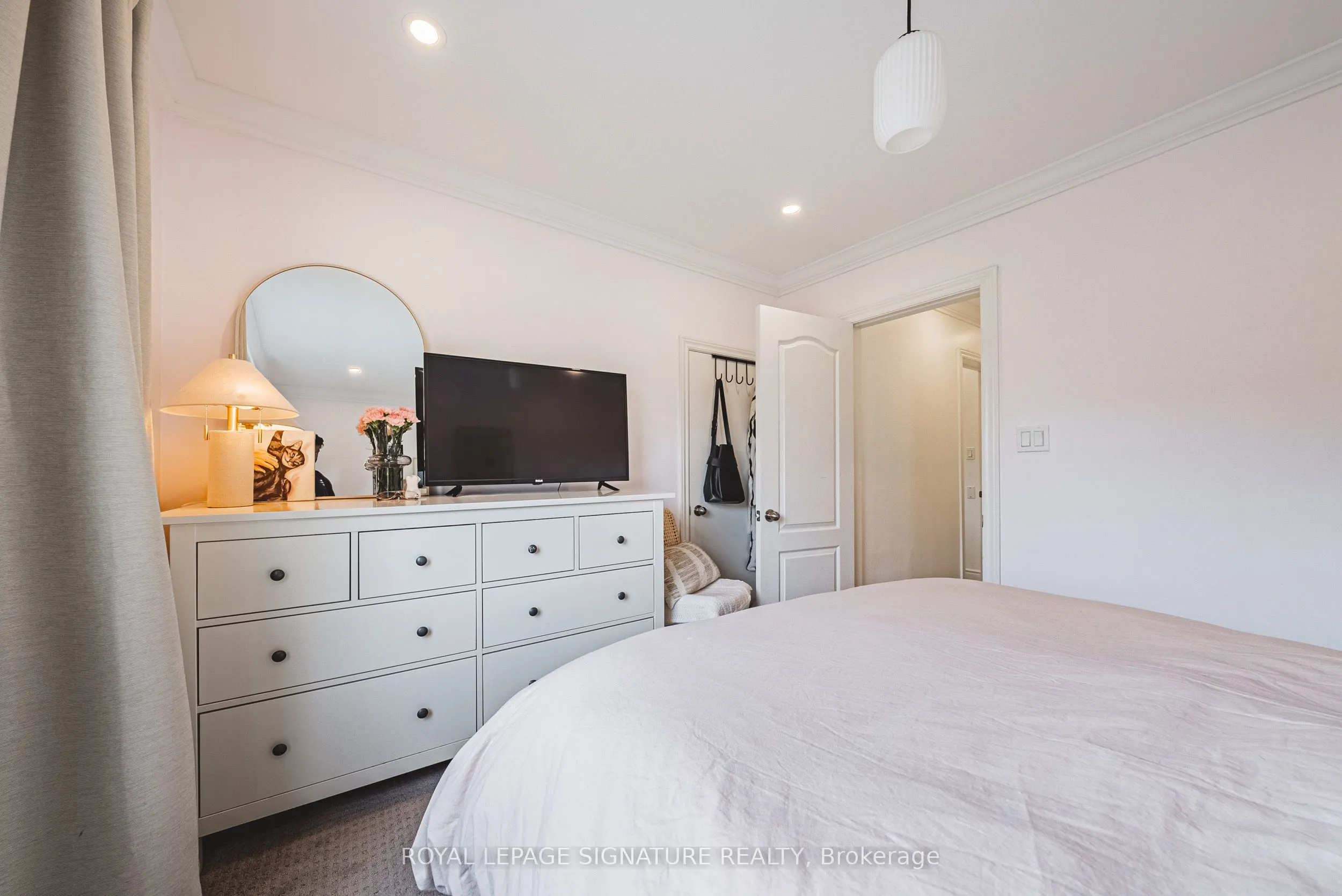 110 Kensington Avenue S