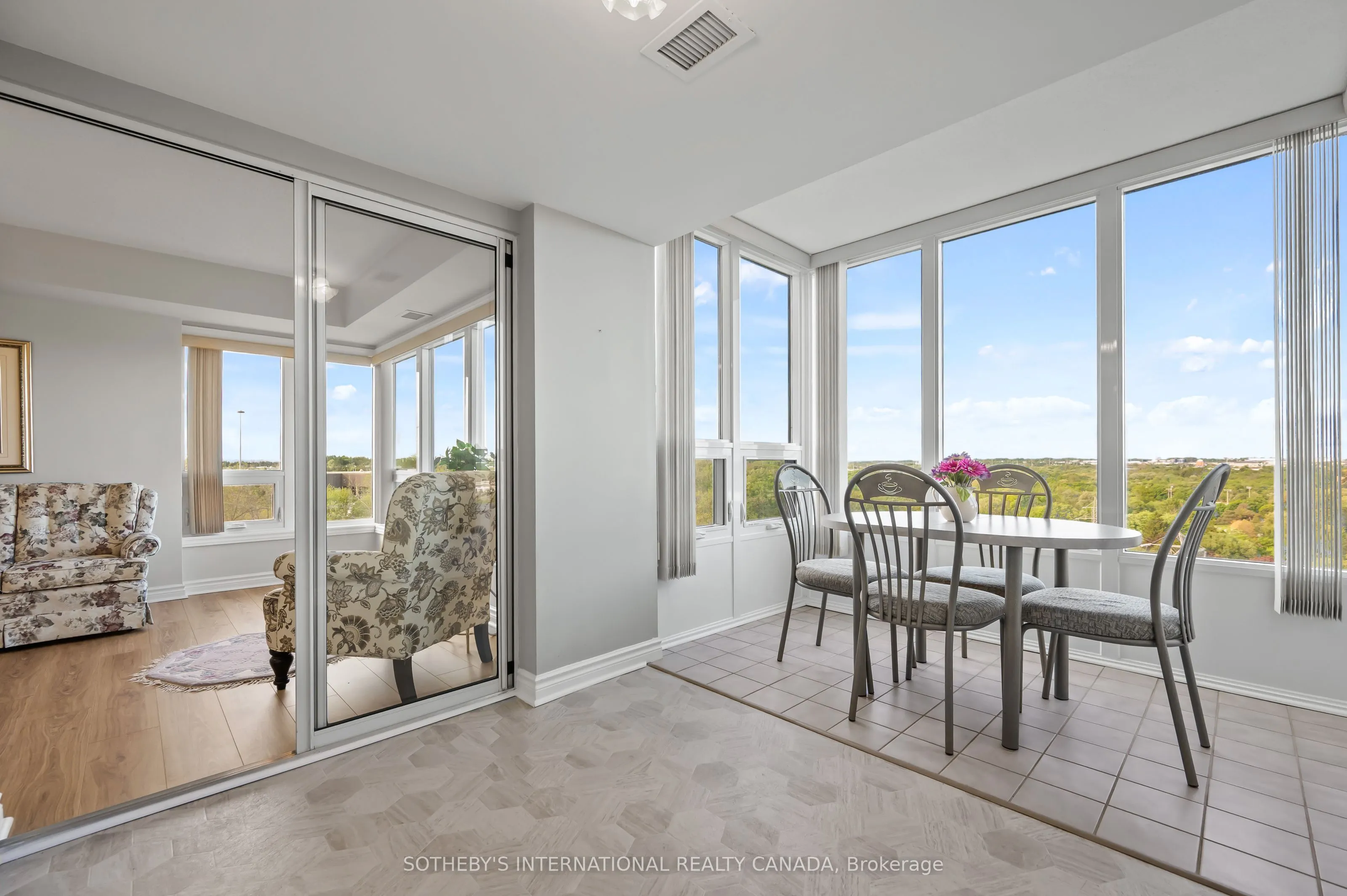 237 King Street W, #1003