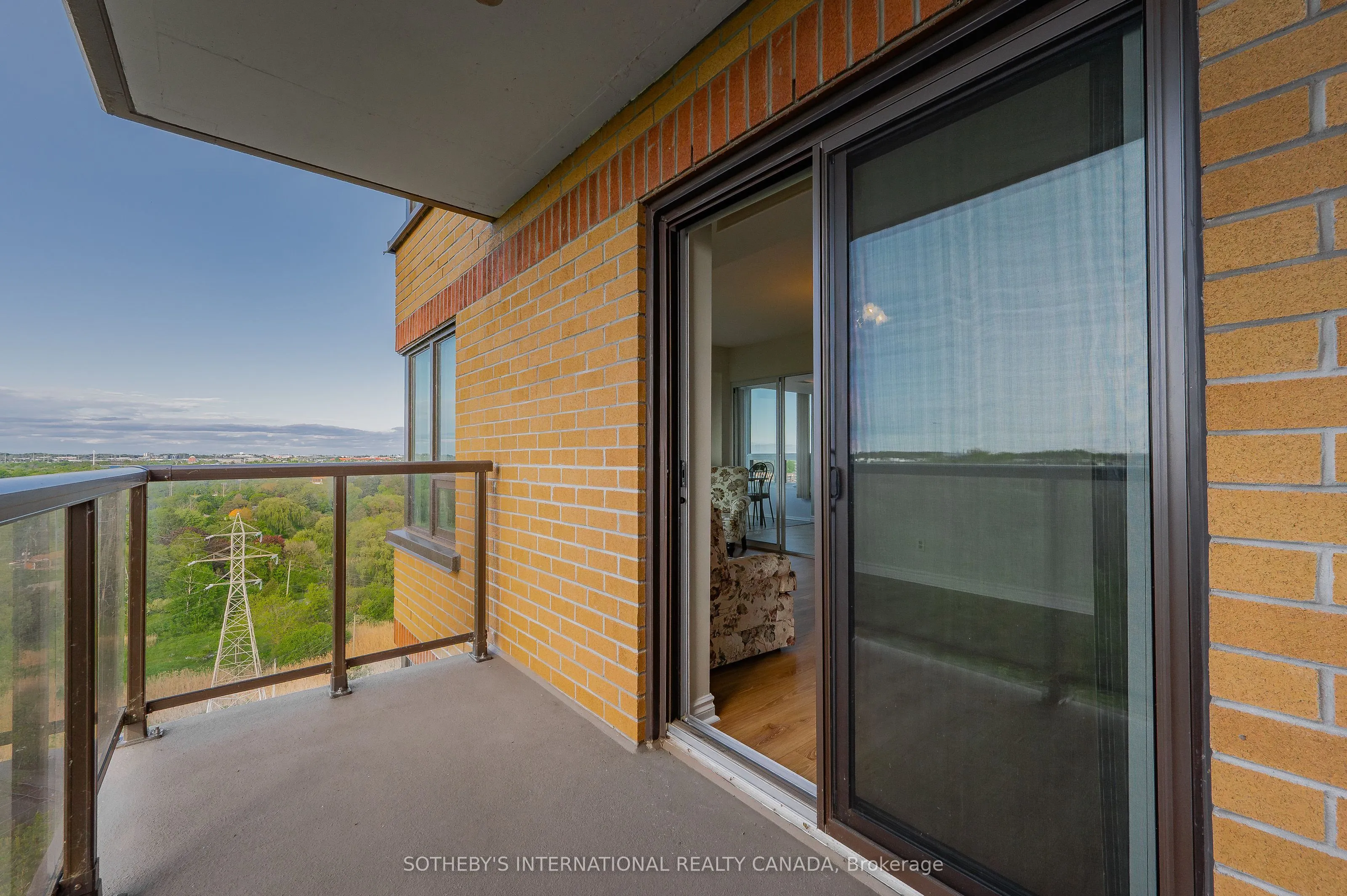 237 King Street W, #1003