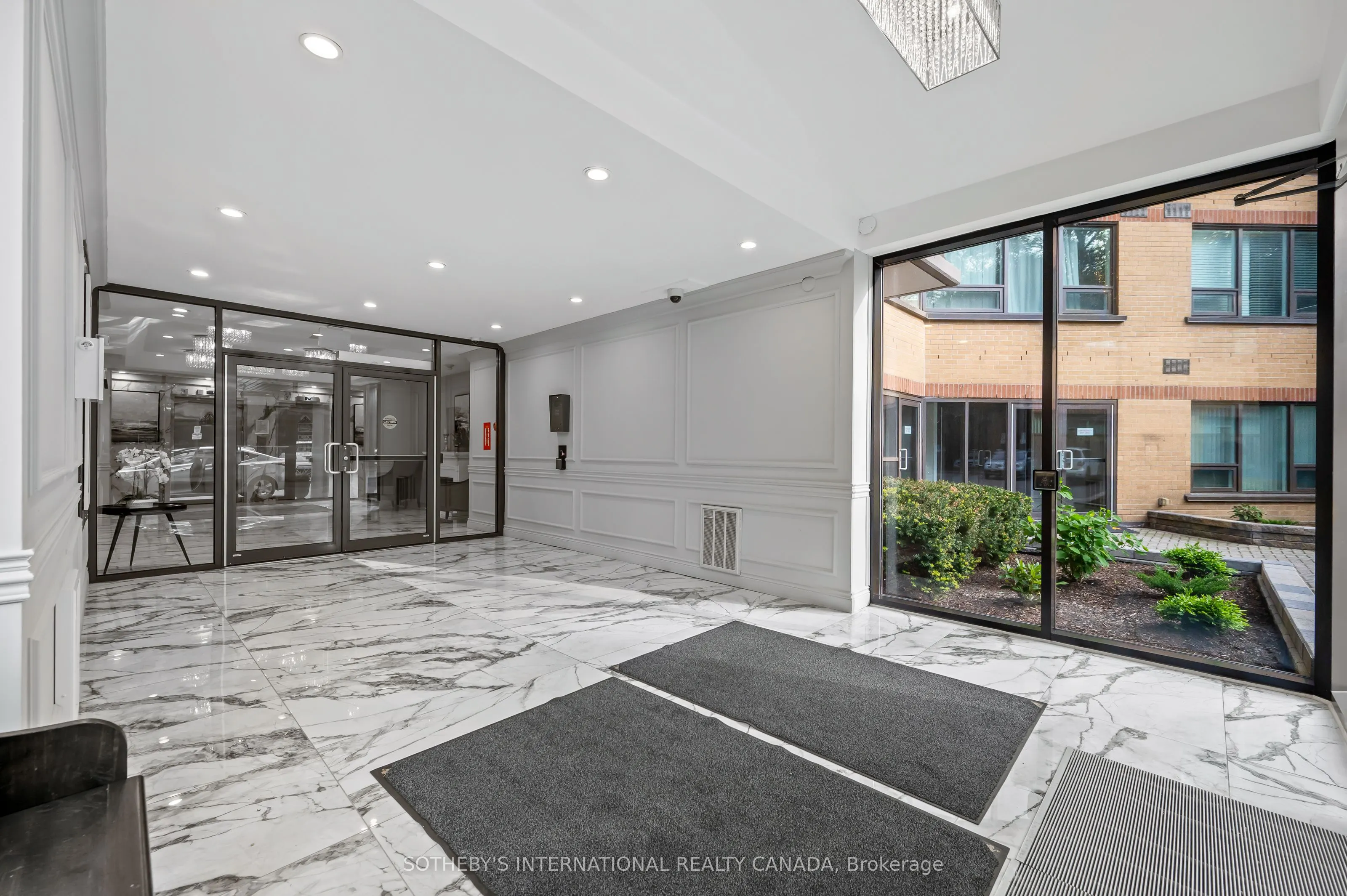 237 King Street W, #1003