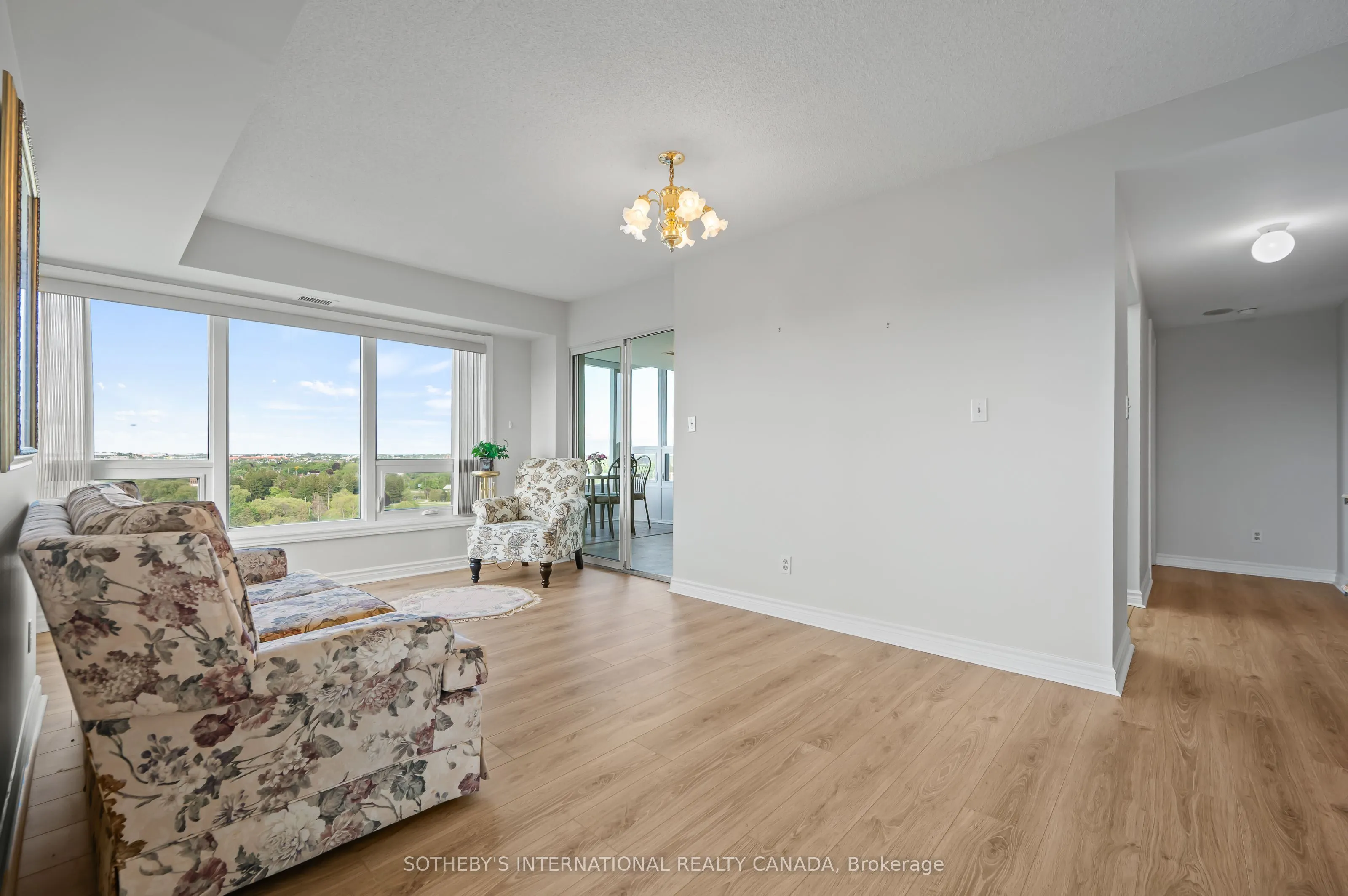 237 King Street W, #1003