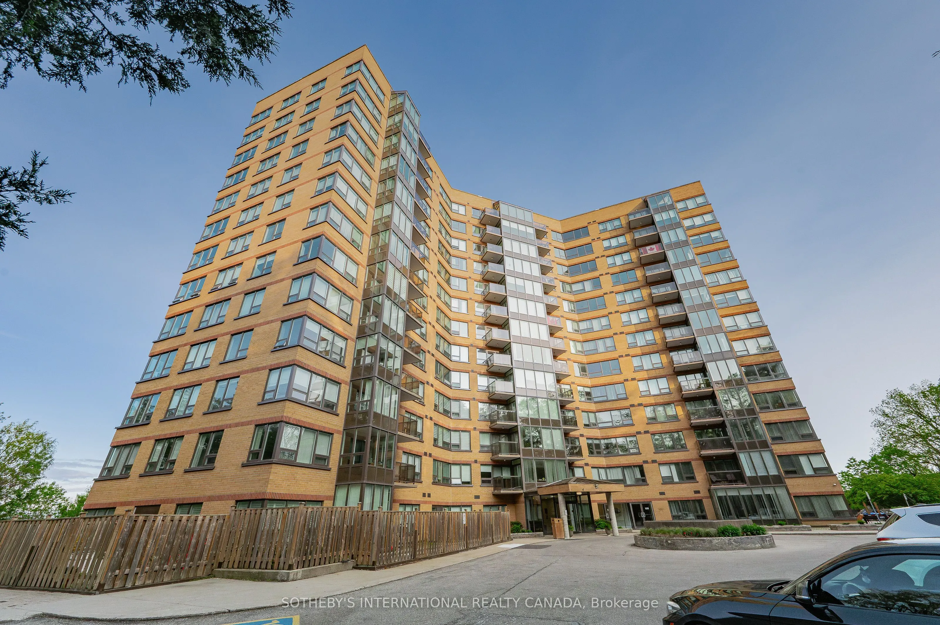 237 King Street W, #1003