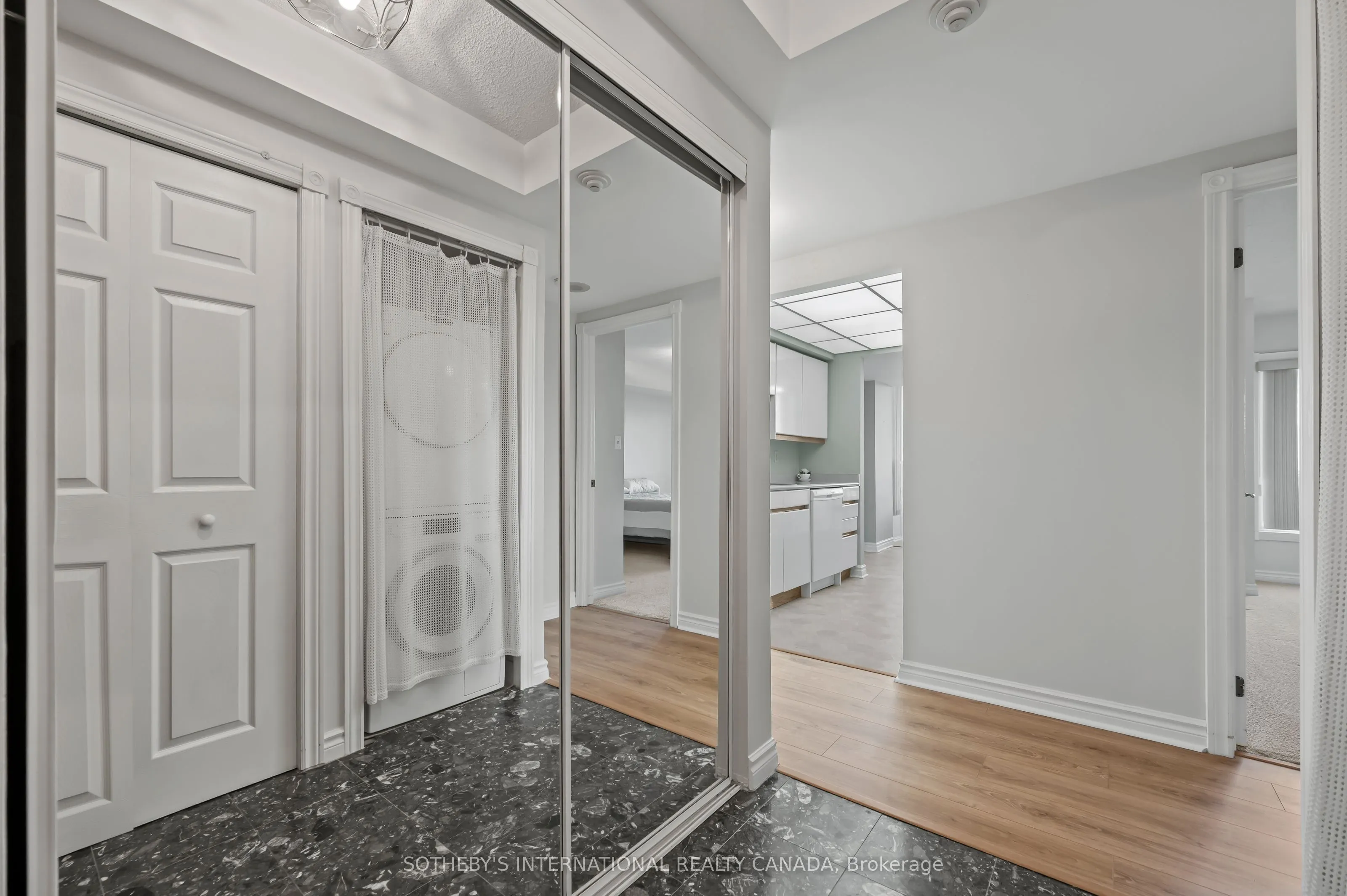 237 King Street W, #1003