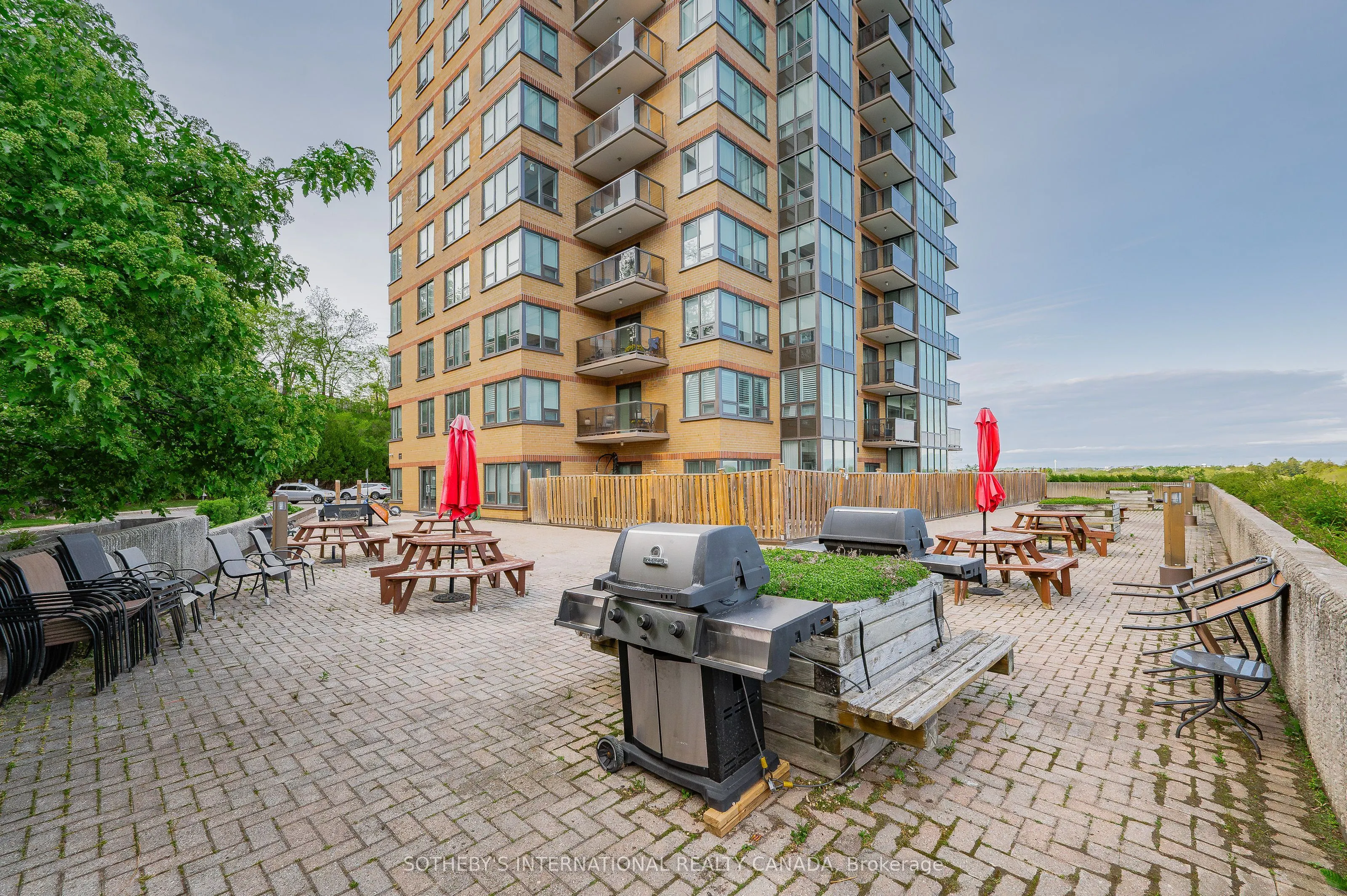 237 King Street W, #1003