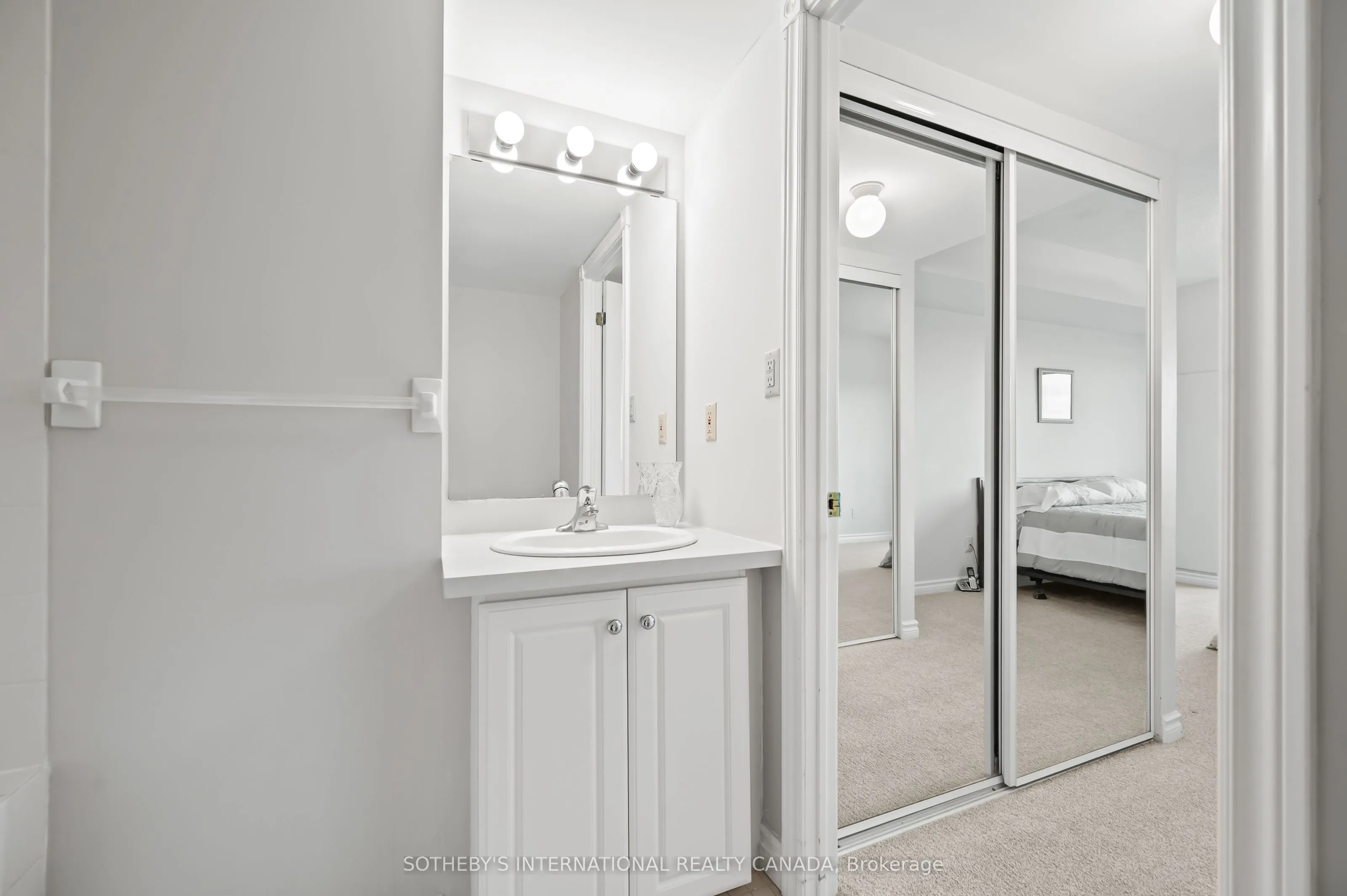 237 King Street W, #1003