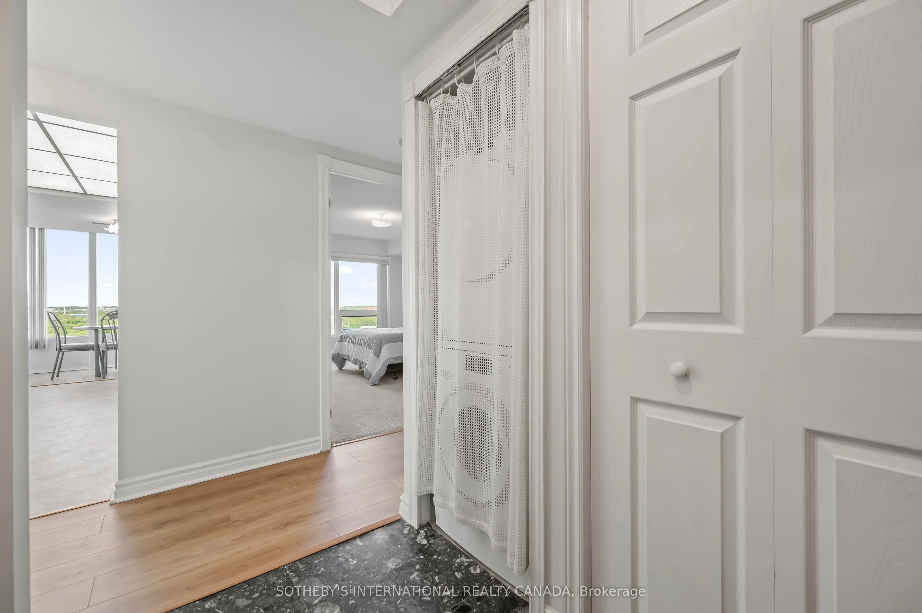 237 King Street W, #1003