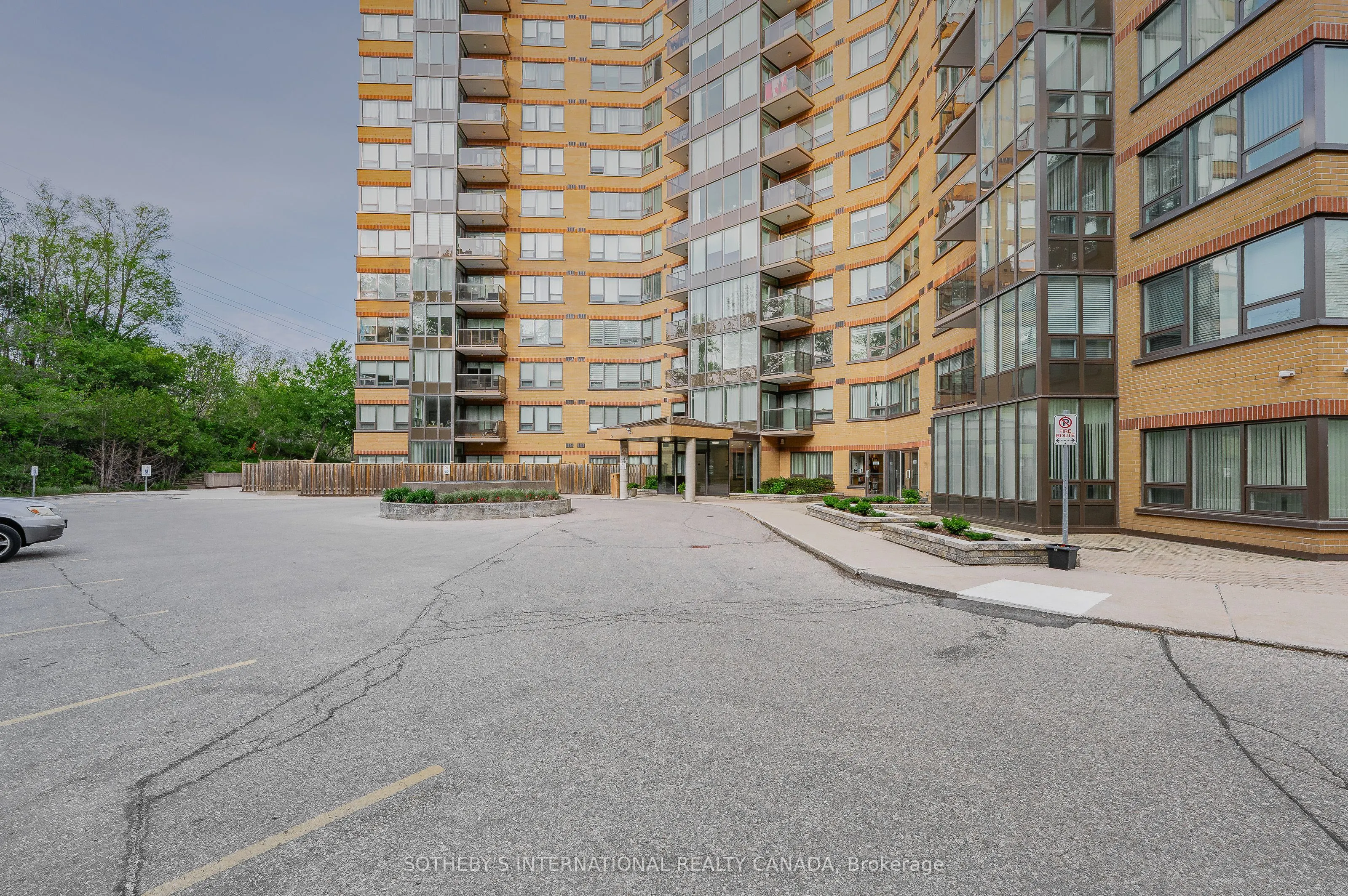 237 King Street W, #1003