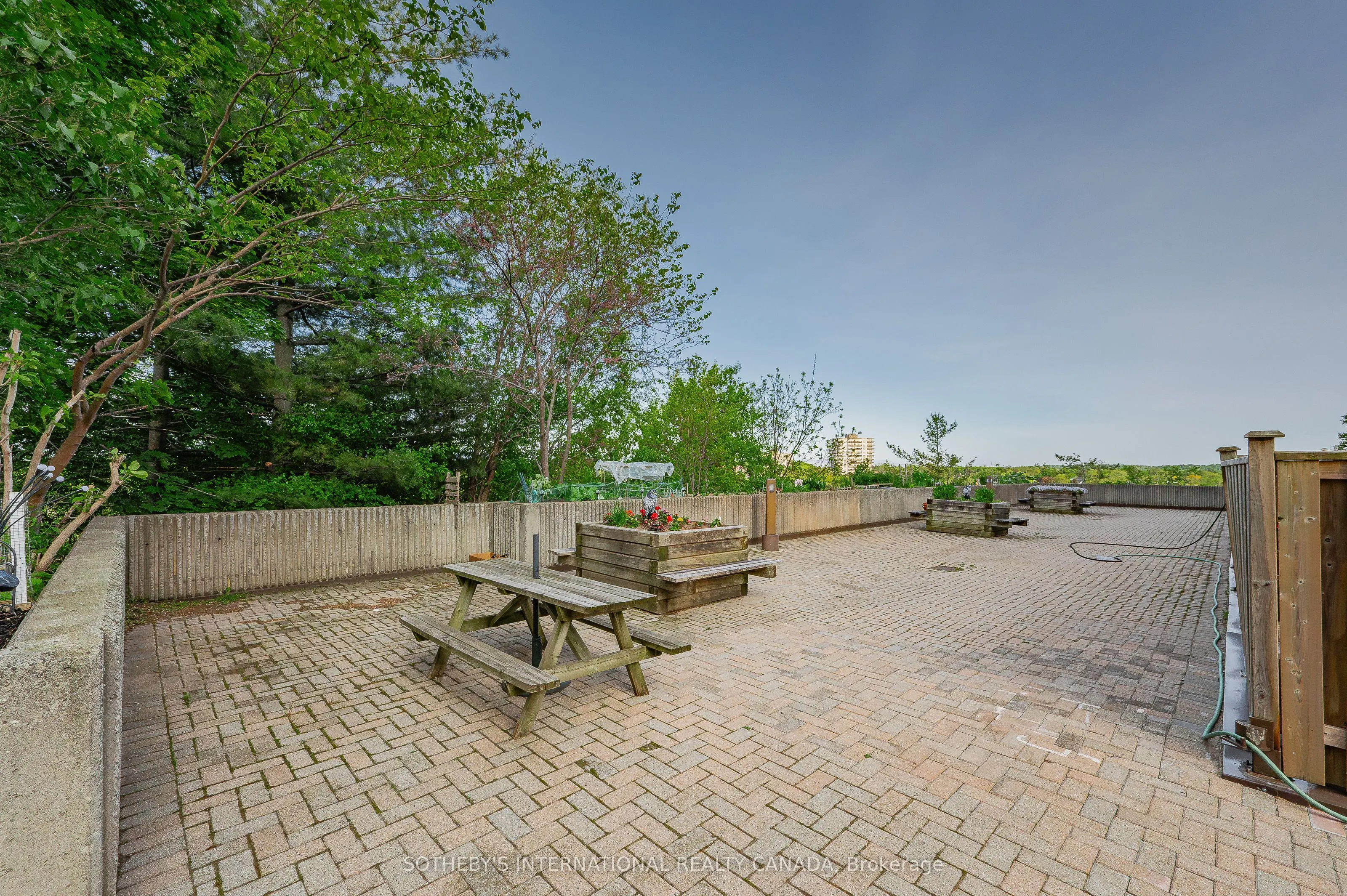 237 King Street W, #1003