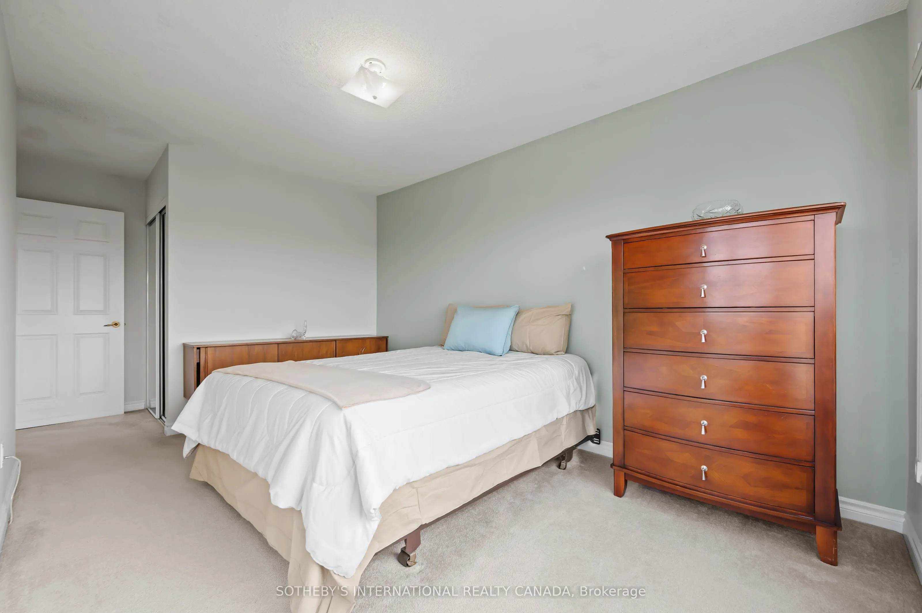 237 King Street W, #1003