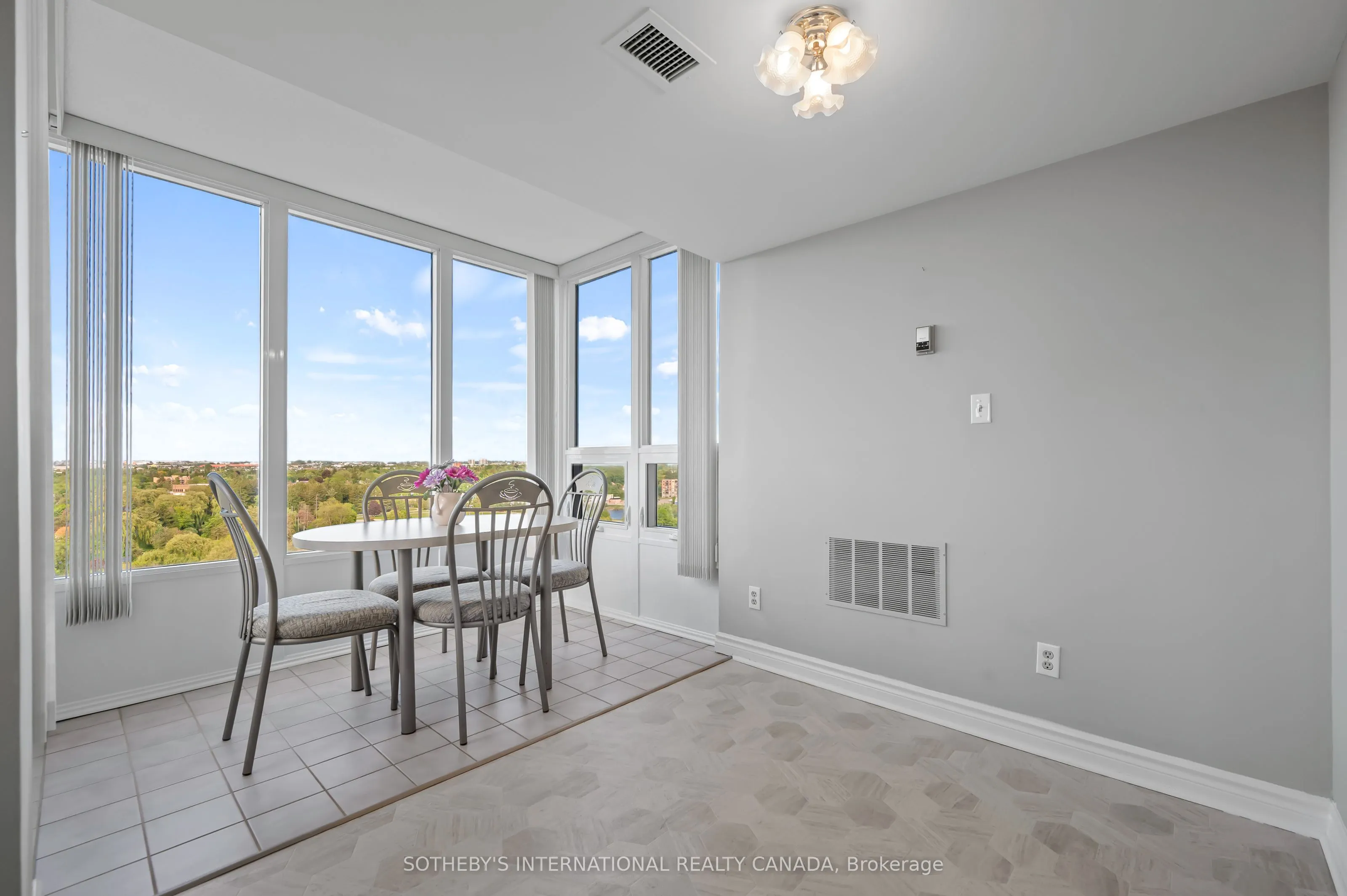 237 King Street W, #1003