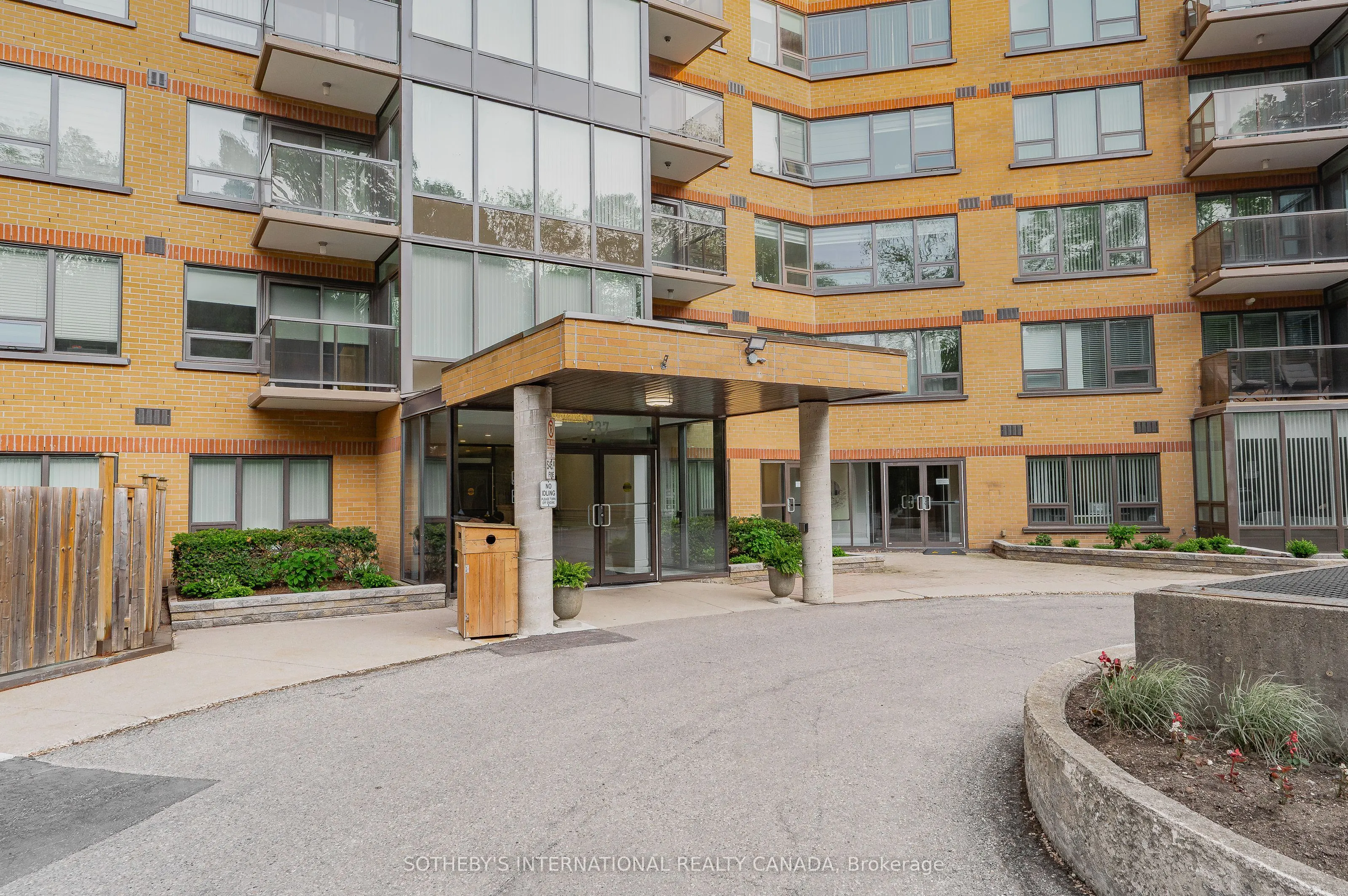 237 King Street W, #1003