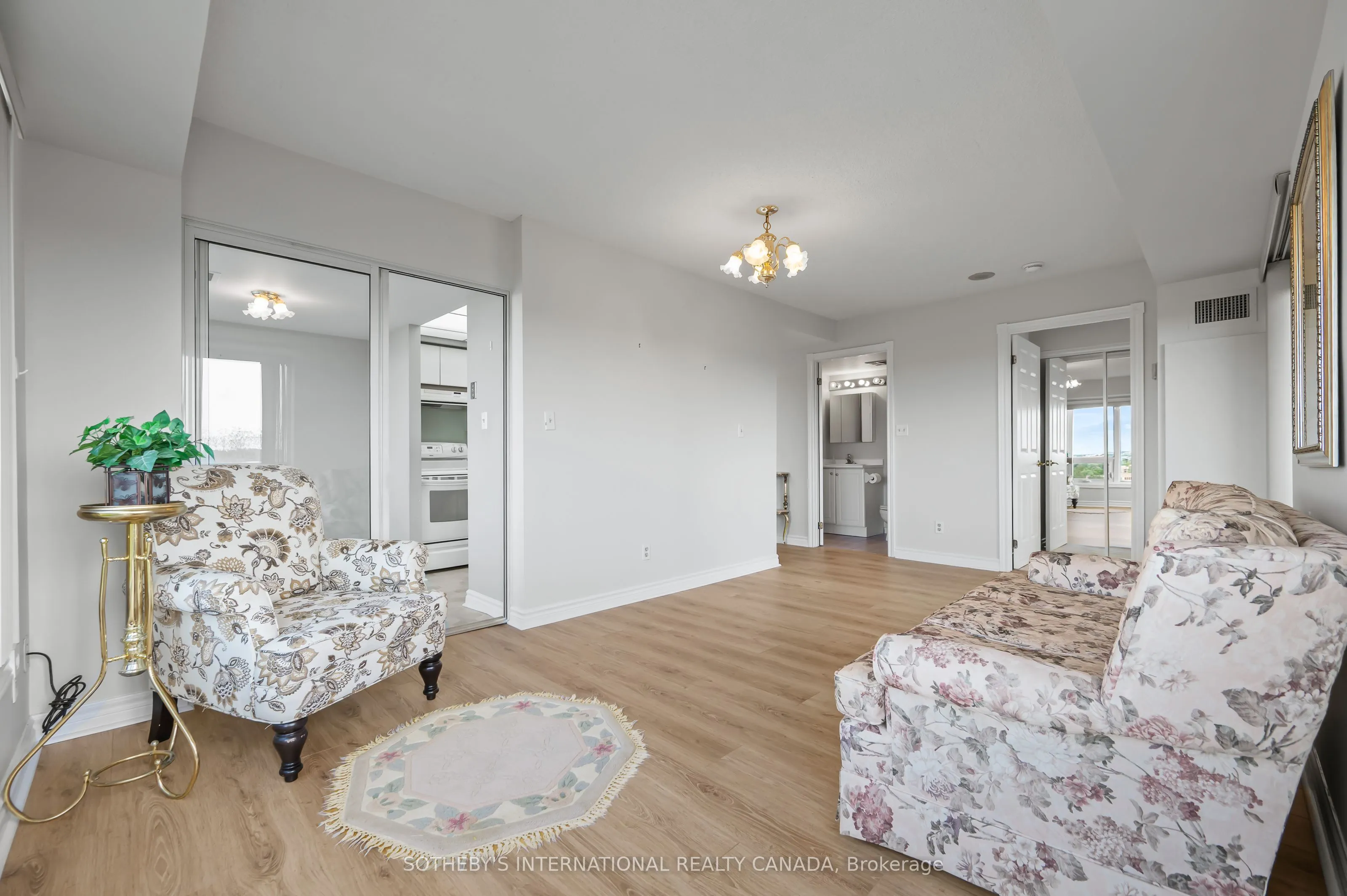 237 King Street W, #1003