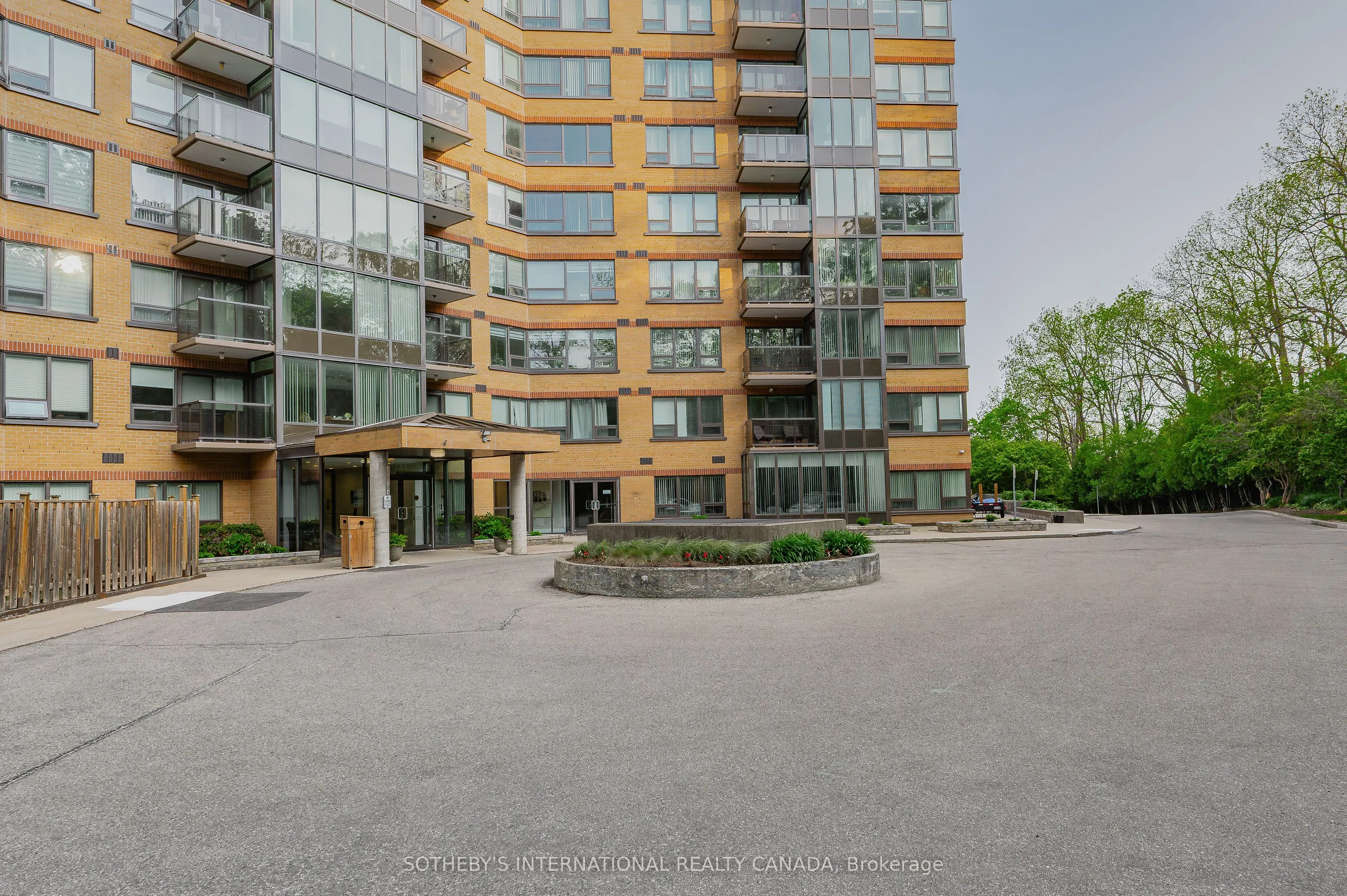 237 King Street W, #1003