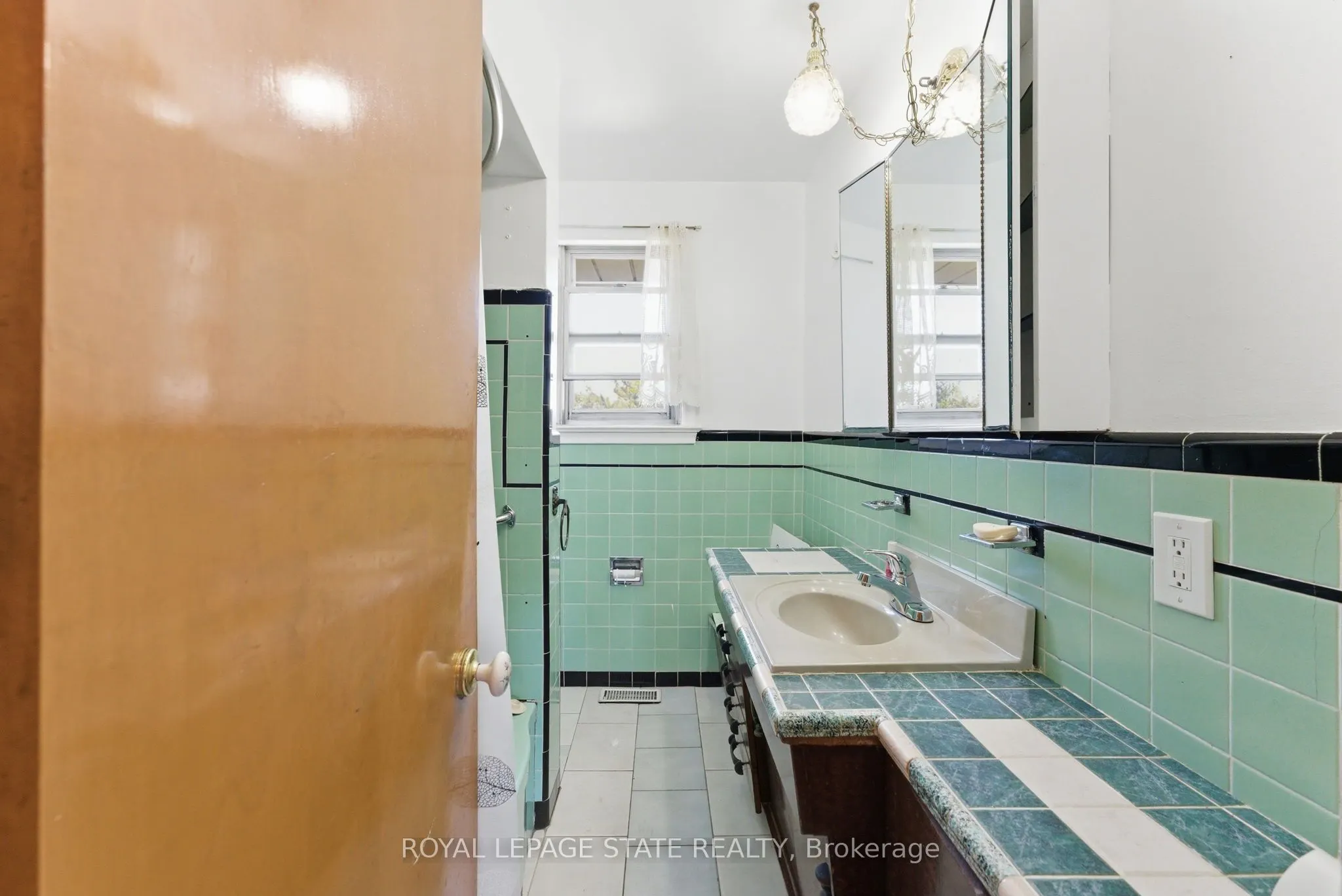 2088 Upper James Street