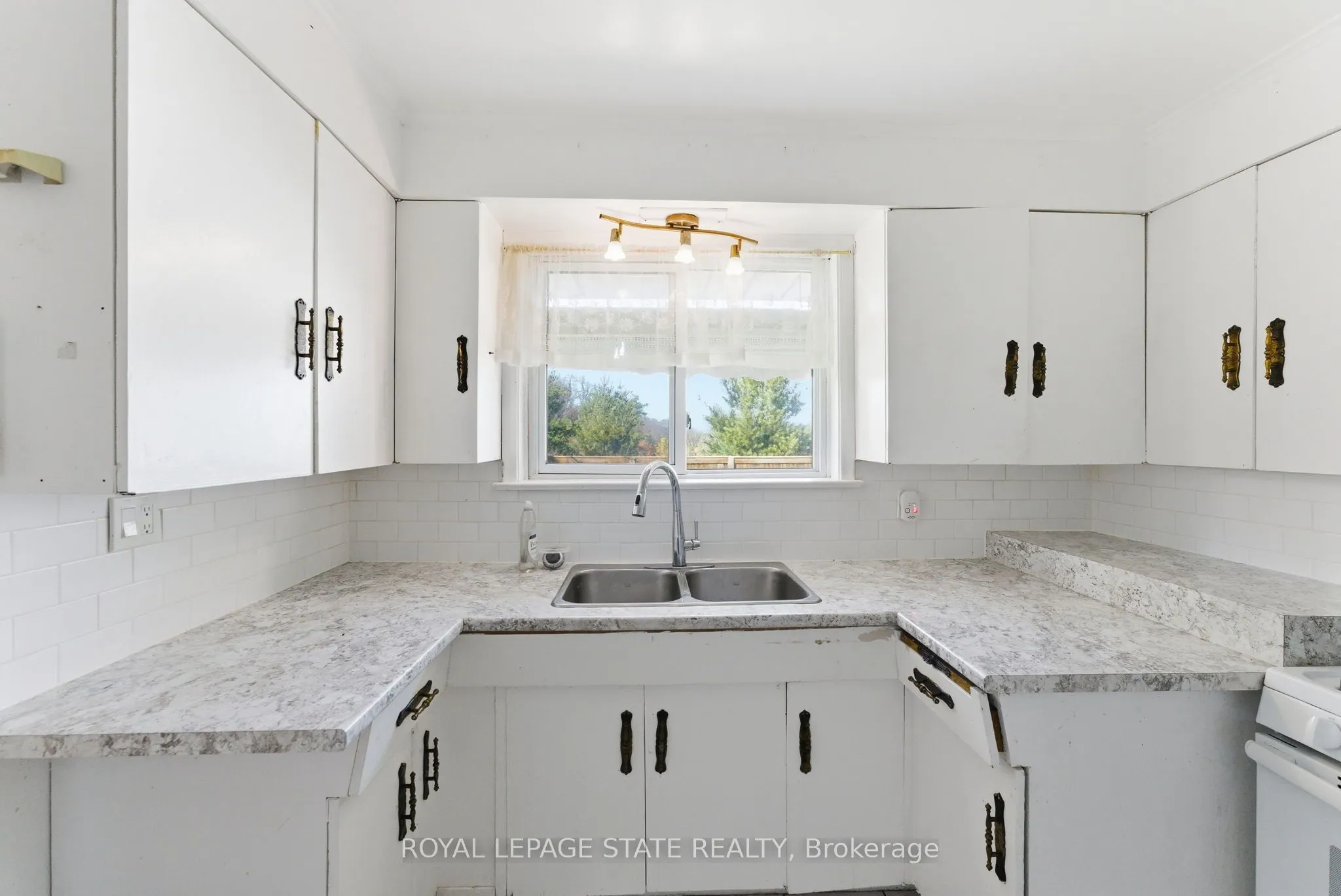 2088 Upper James Street