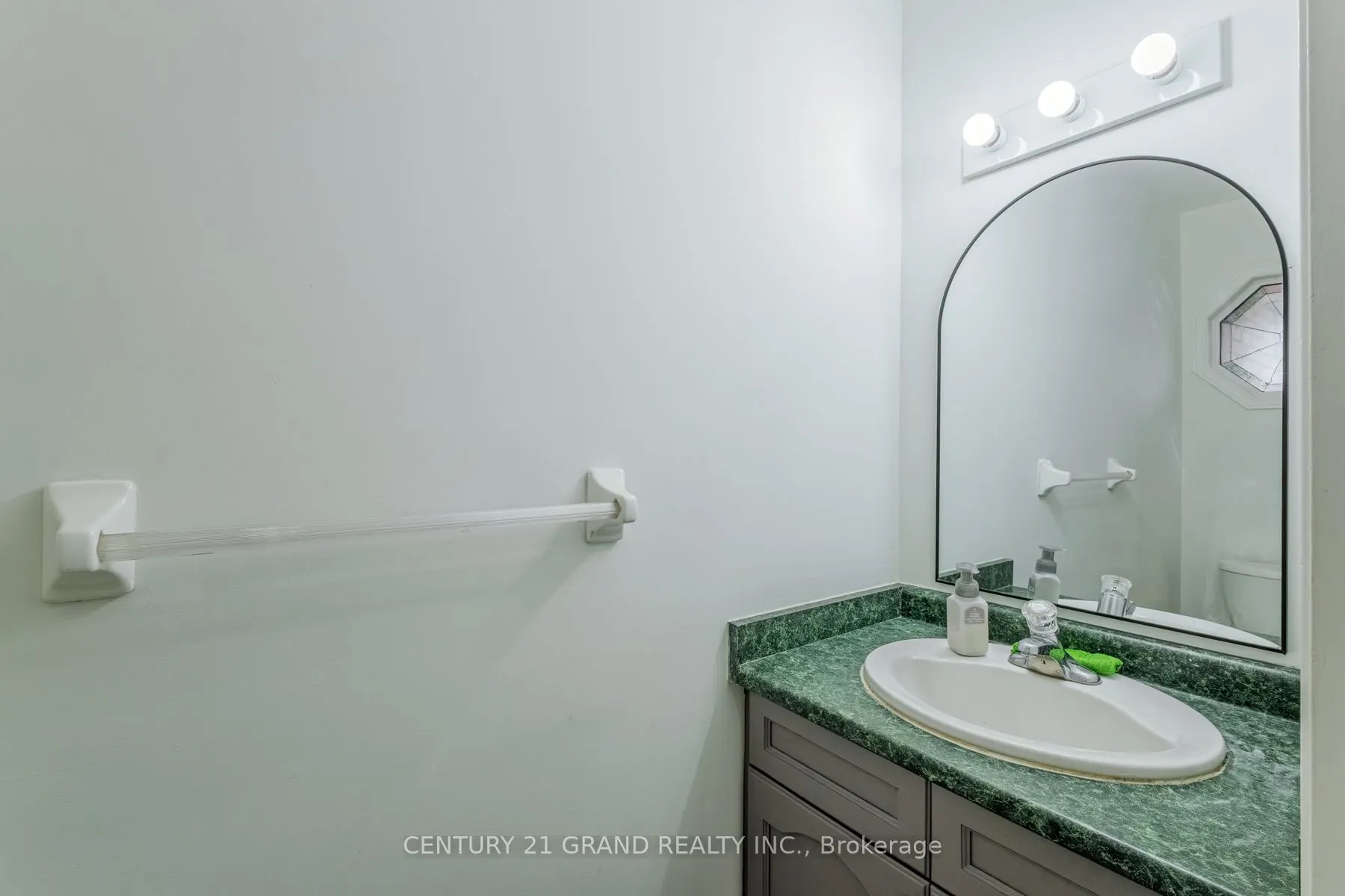 25 Anastasia Crescent