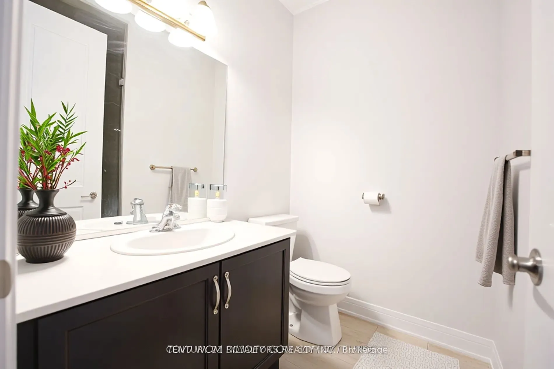 1219 Upper Thames Drive