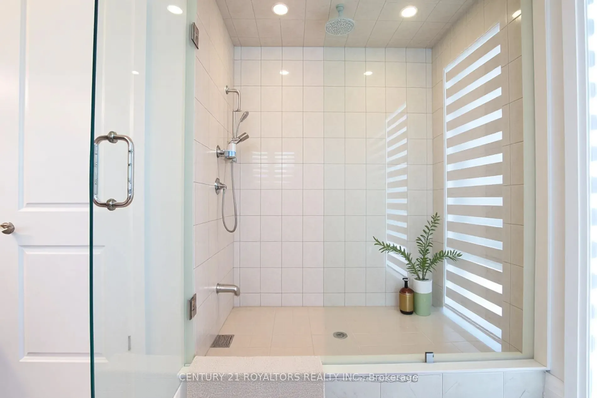 1219 Upper Thames Drive