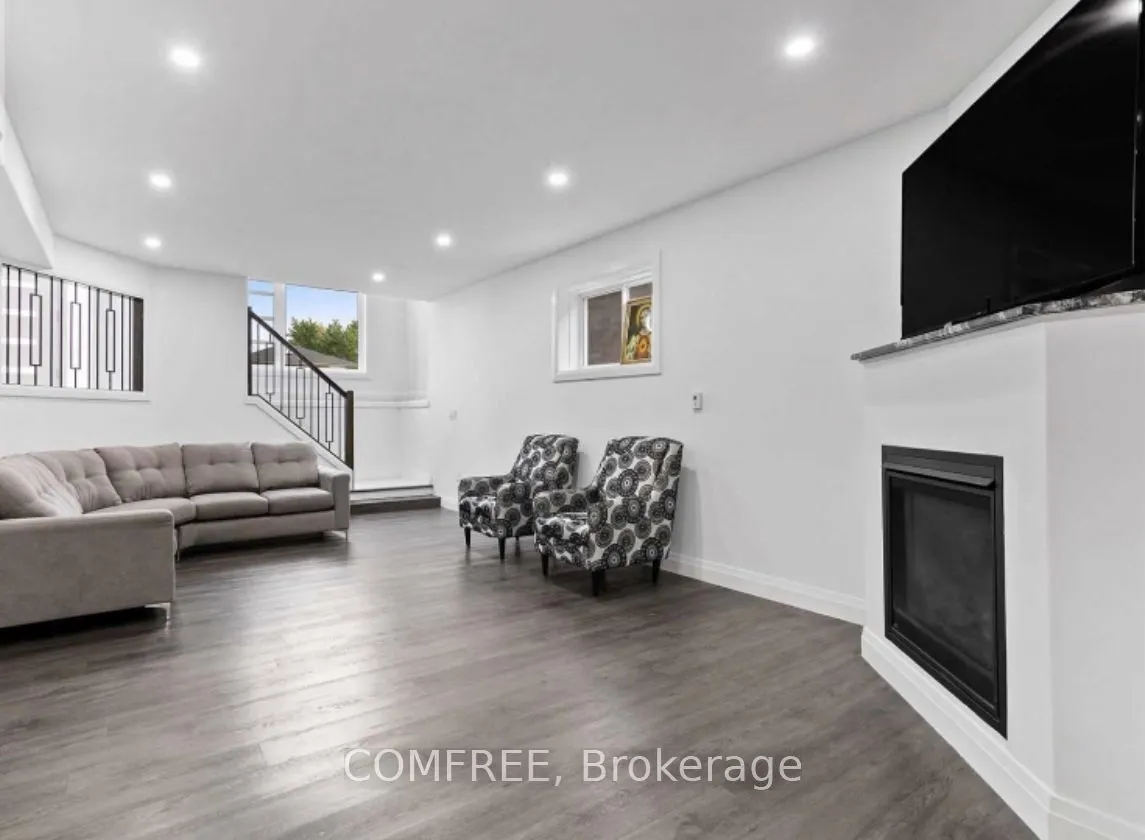 2927 Clemenceau Boulevard