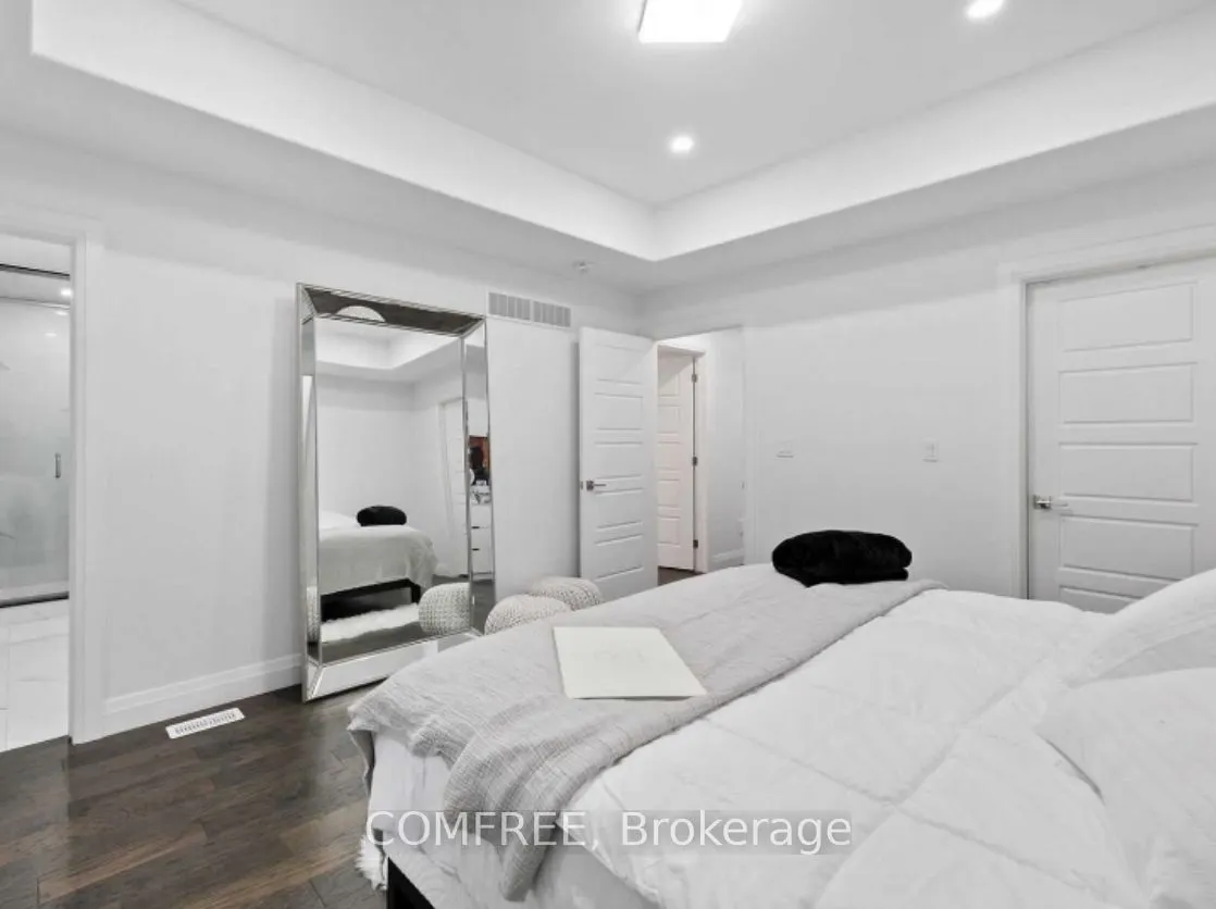 2927 Clemenceau Boulevard