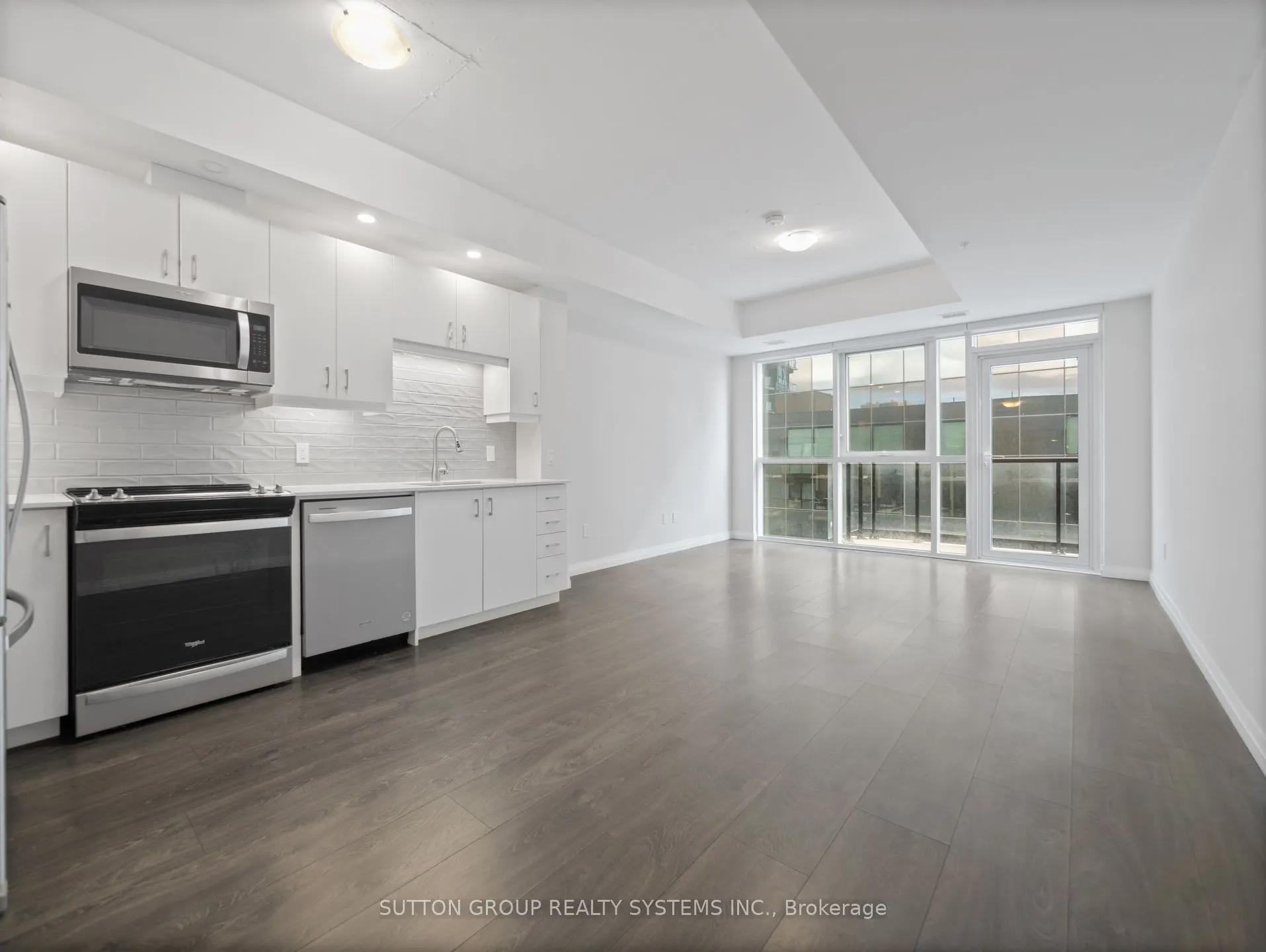 108 Garment Street, #404