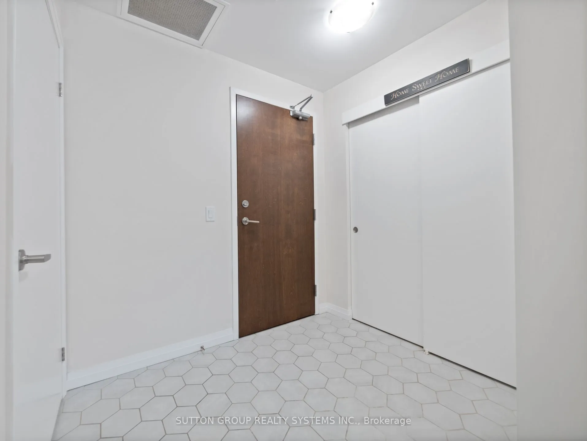 108 Garment Street, #404