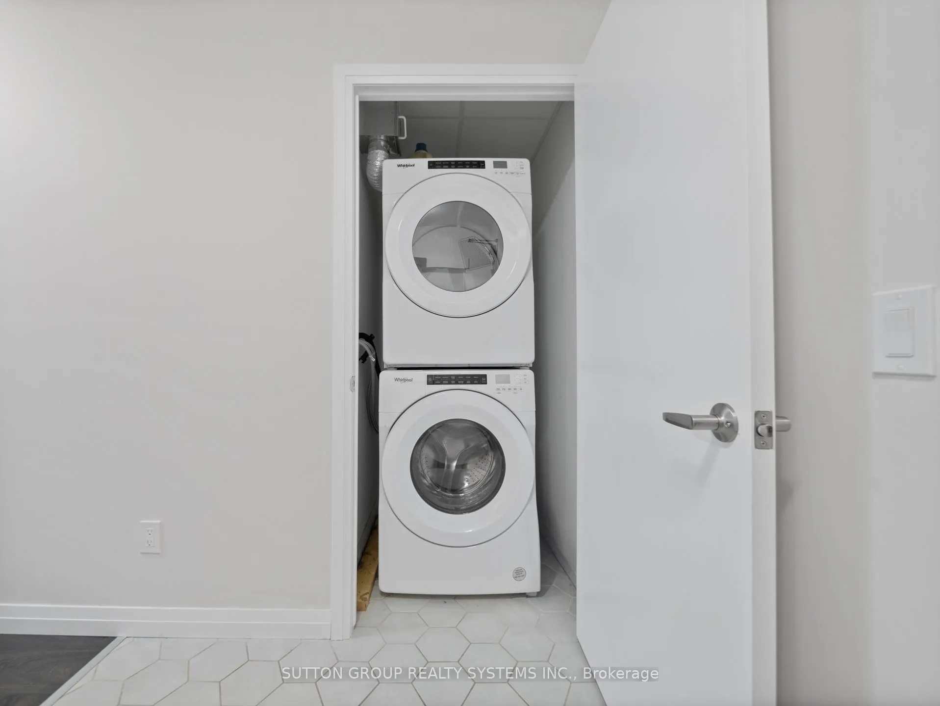 108 Garment Street, #404