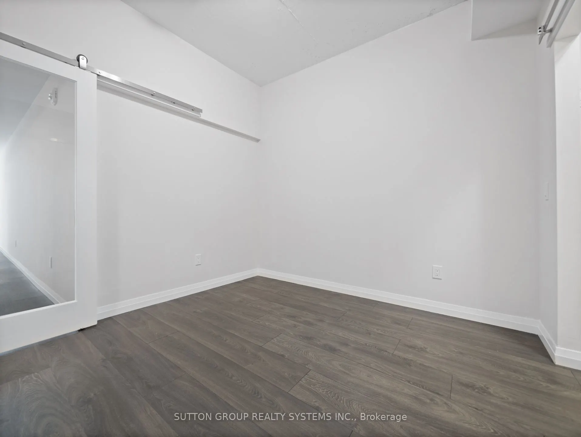 108 Garment Street, #404