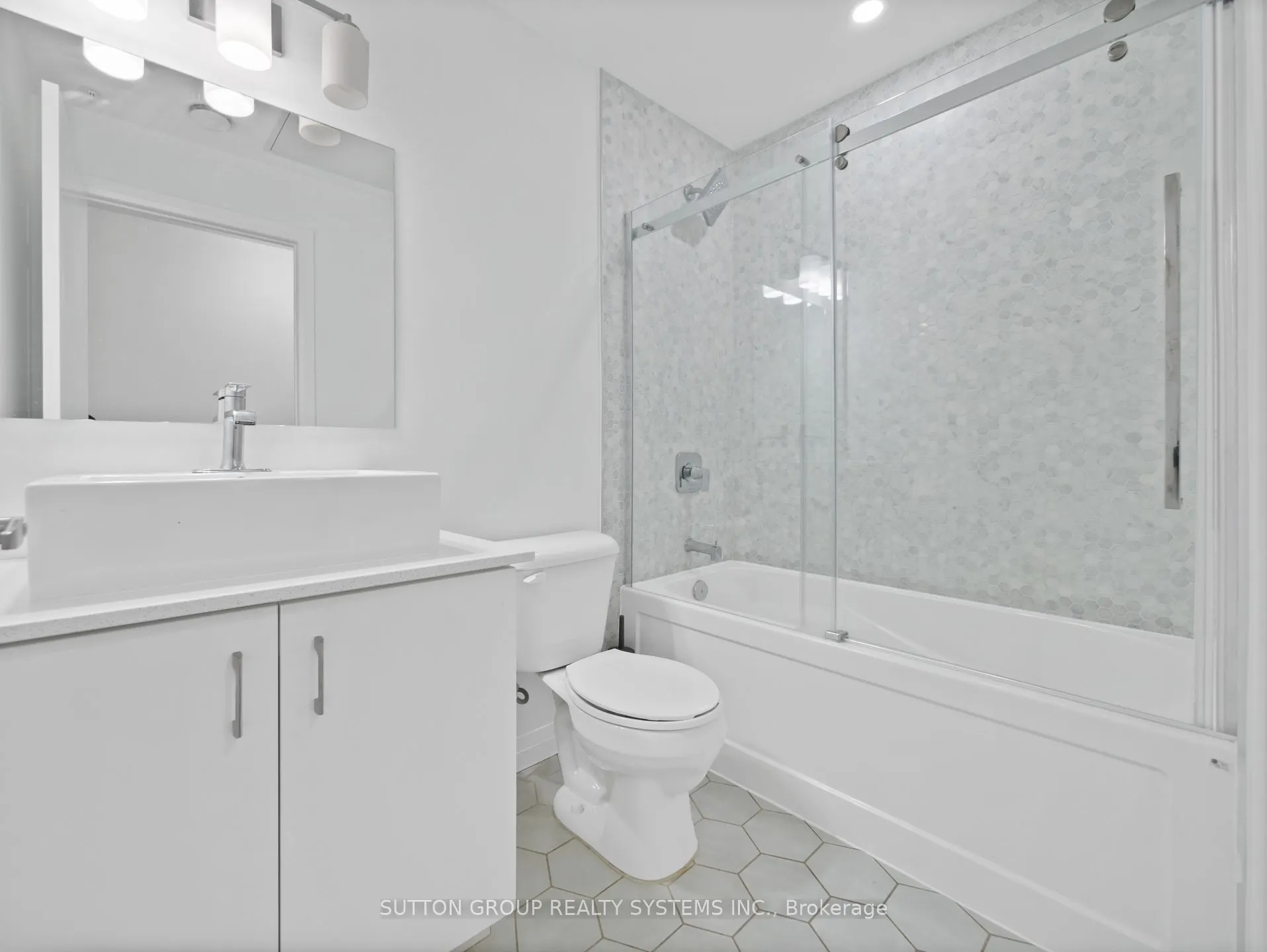 108 Garment Street, #404