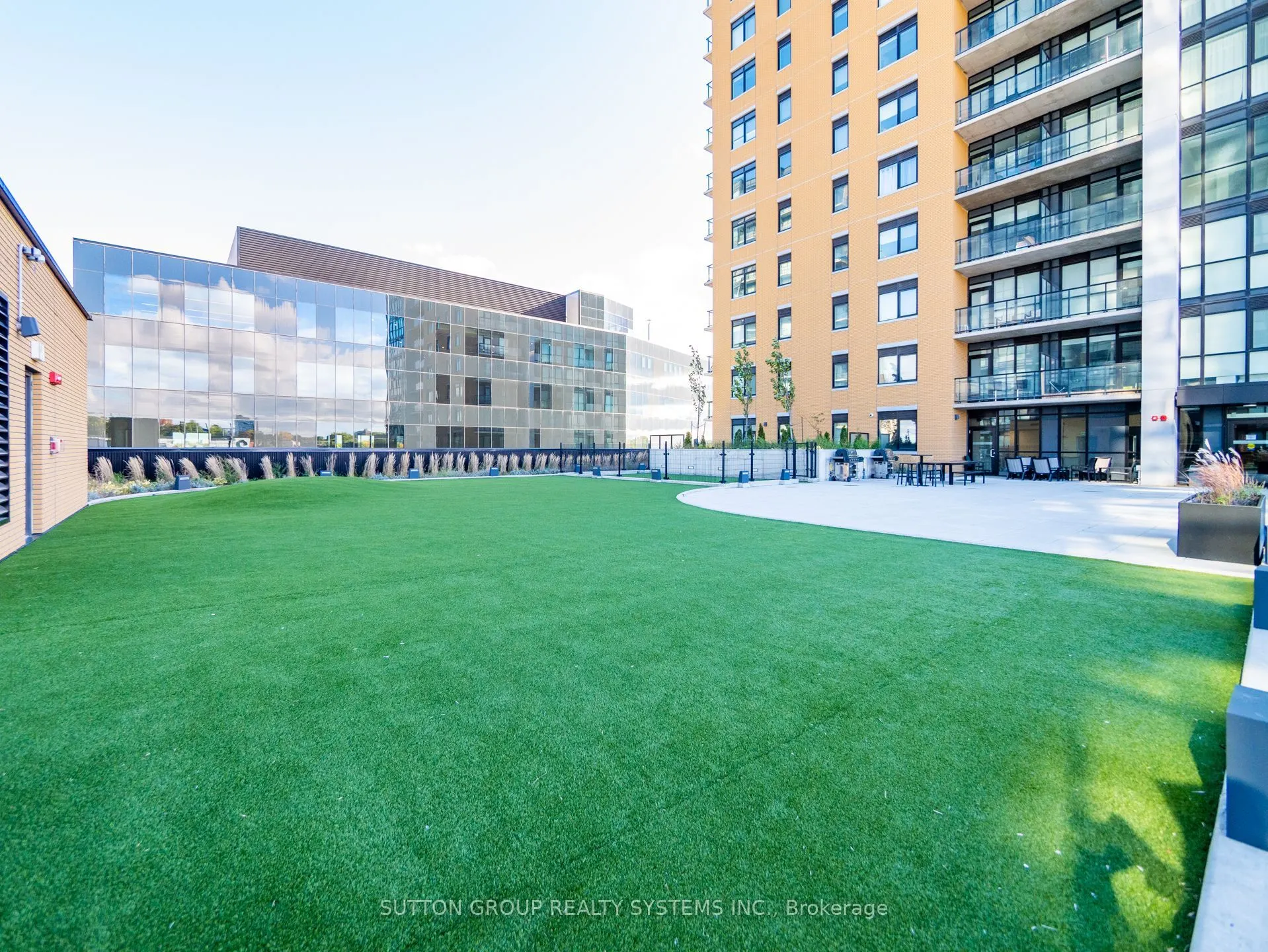 108 Garment Street, #404