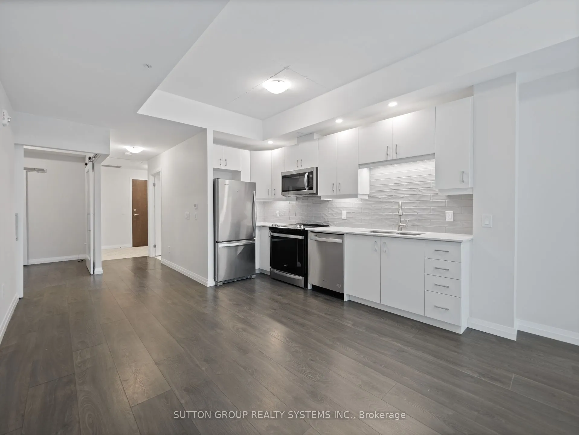 108 Garment Street, #404