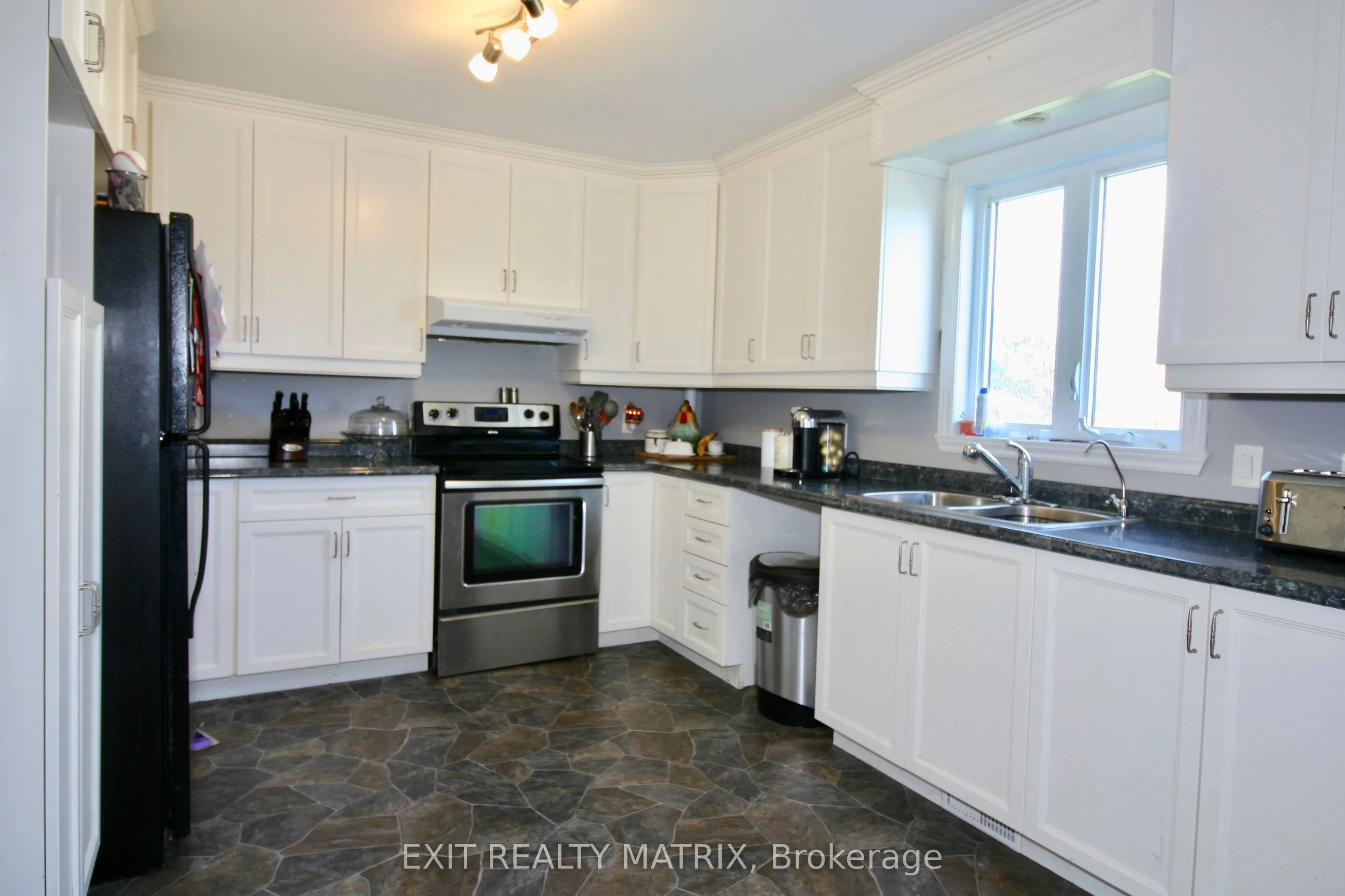 3532-3534 Front Road