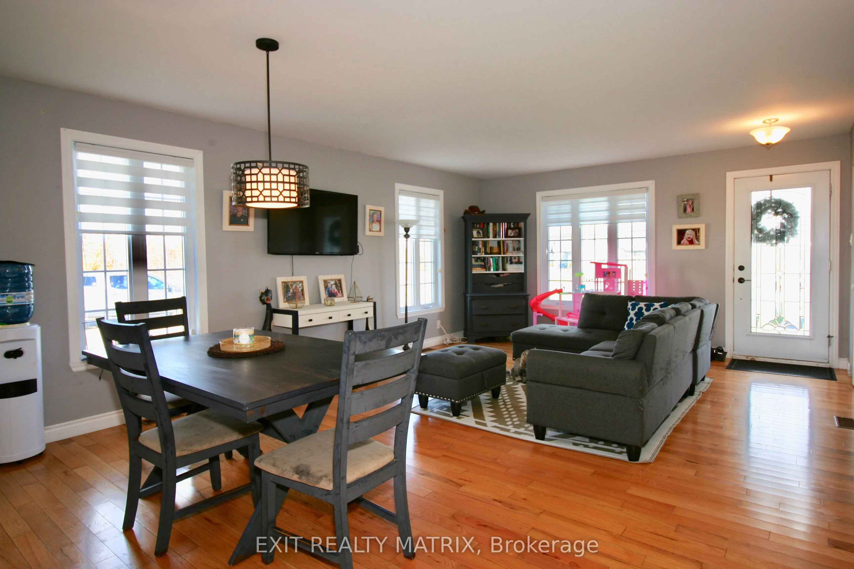 3532-3534 Front Road