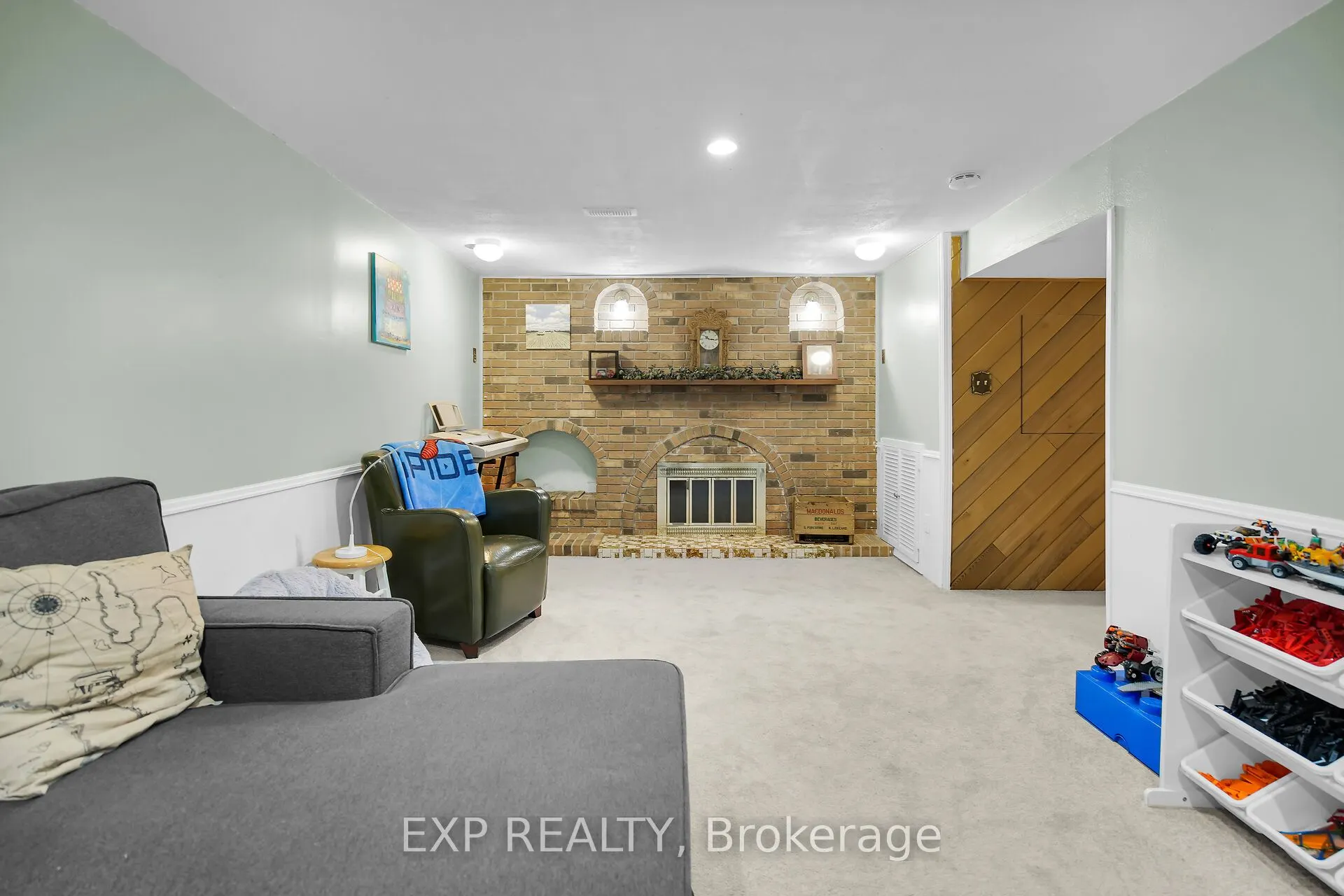 61 Larkspur Crescent