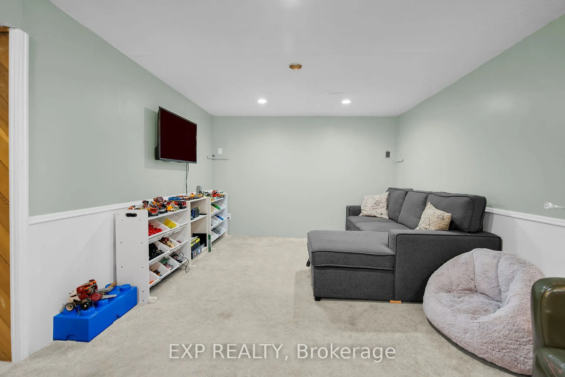 61 Larkspur Crescent