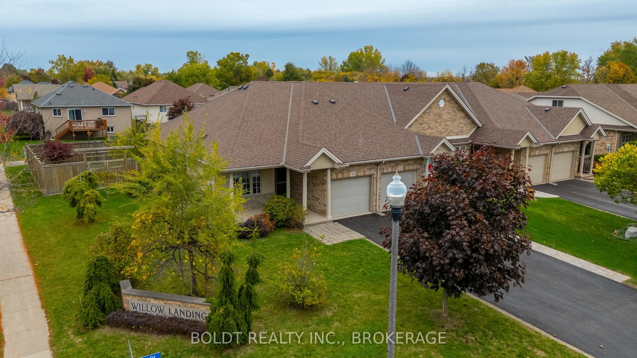 8 Willowlanding Court