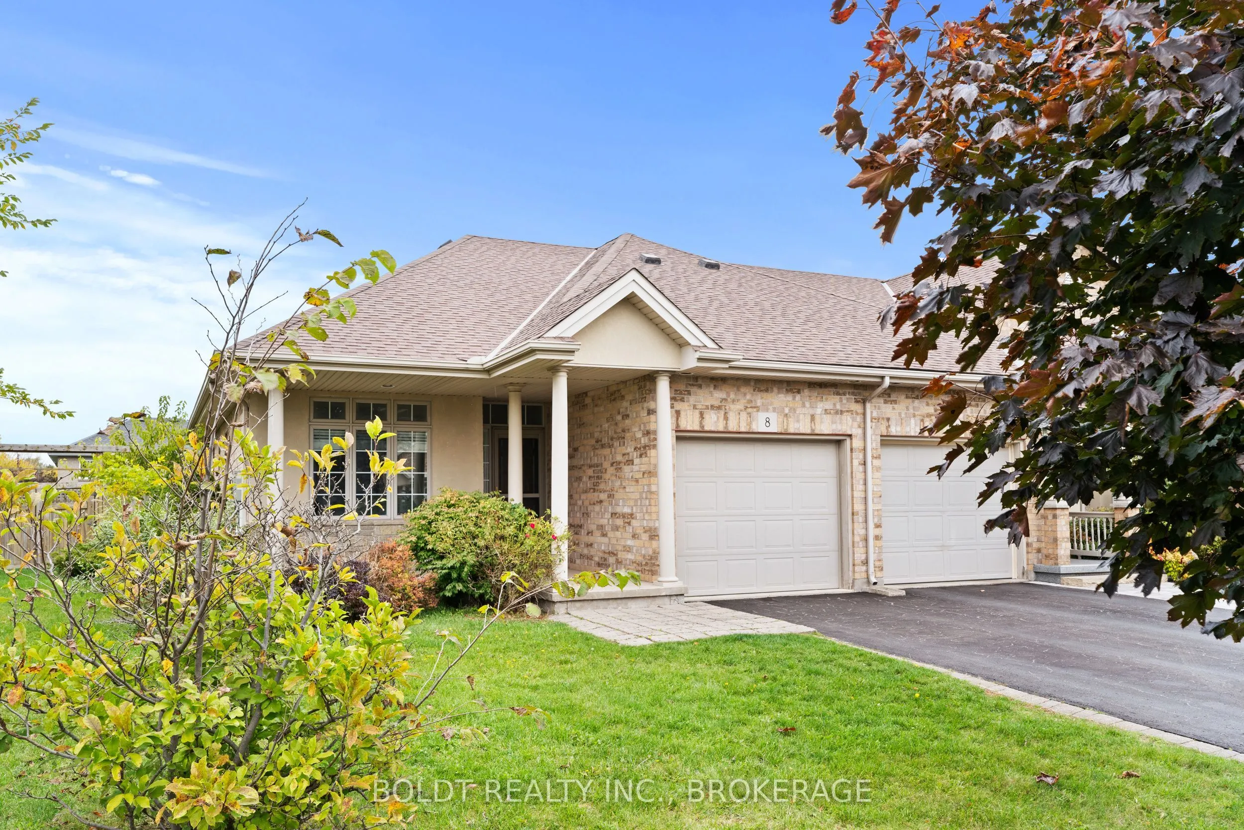 8 Willowlanding Court