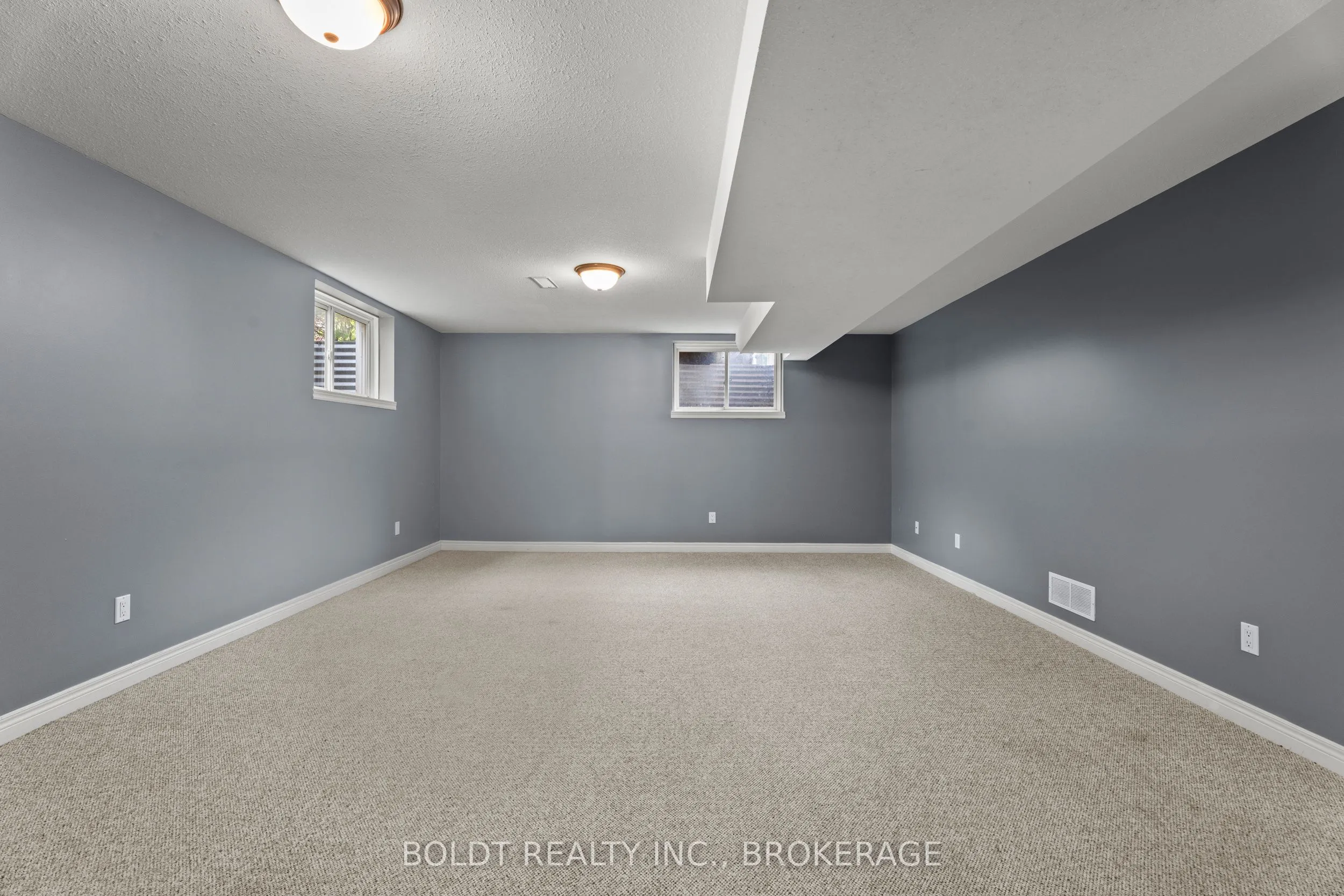 8 Willowlanding Court