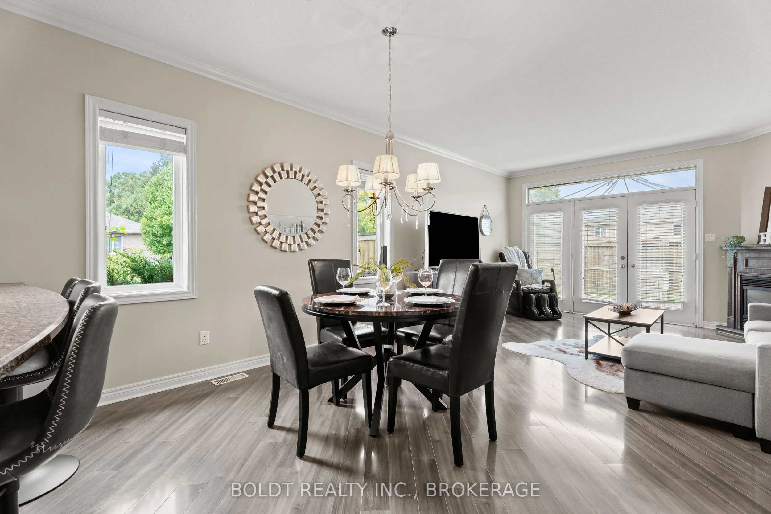 8 Willowlanding Court