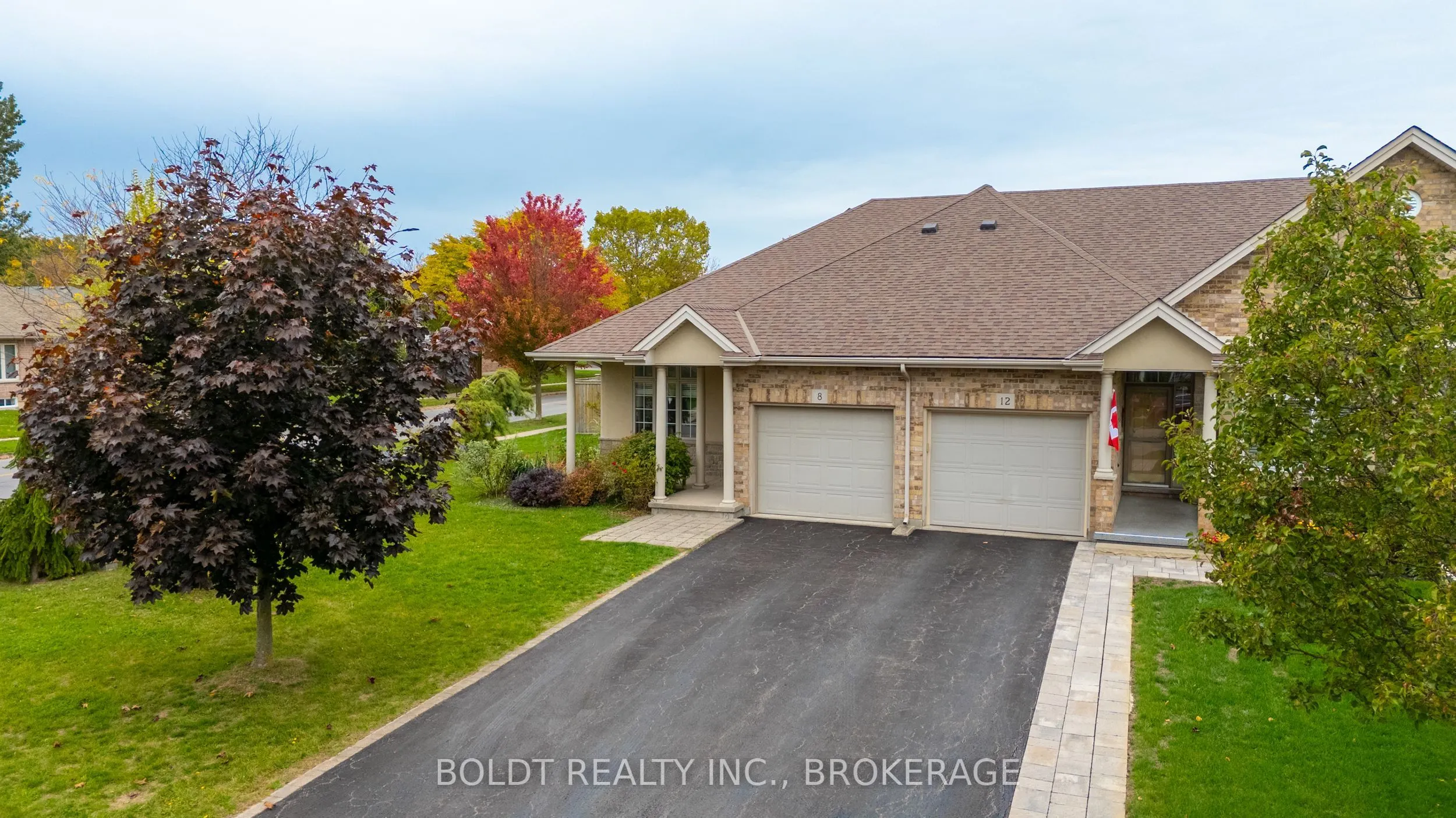 8 Willowlanding Court